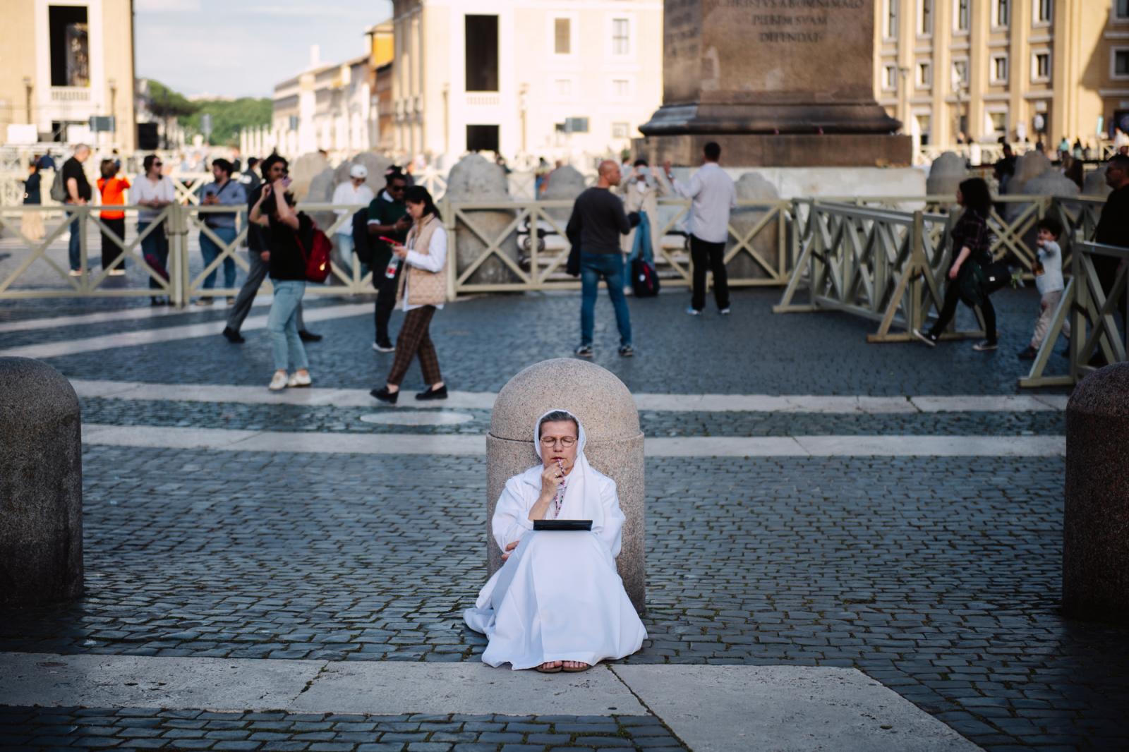 A Magyar Orvosi Kamara (MOK) által szervezett tüntetés Budapesten a Kossuth téren 2025. március 8-án