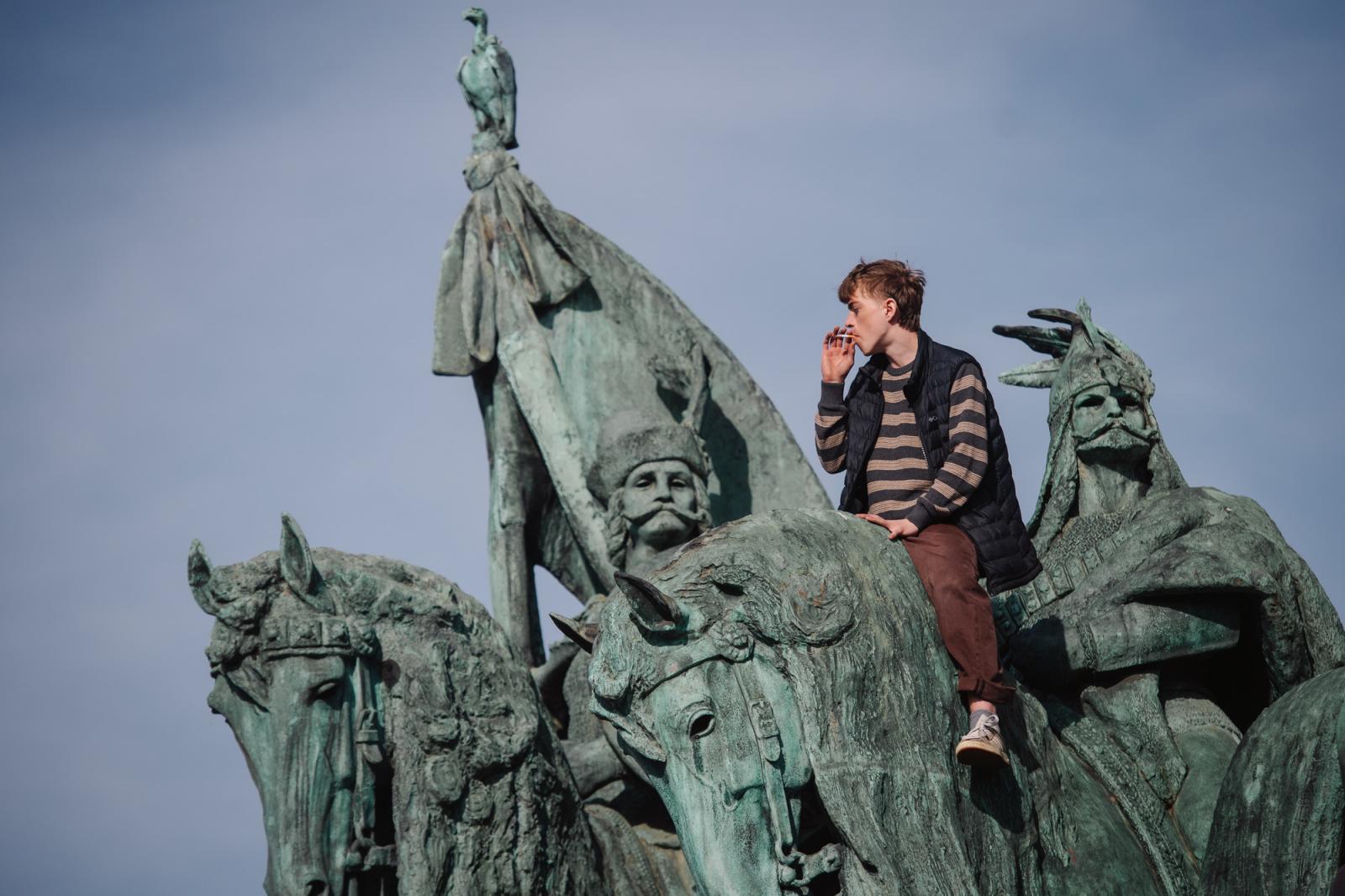 A Magyar Orvosi Kamara (MOK) által szervezett tüntetés Budapesten a Kossuth téren 2025. március 8-án