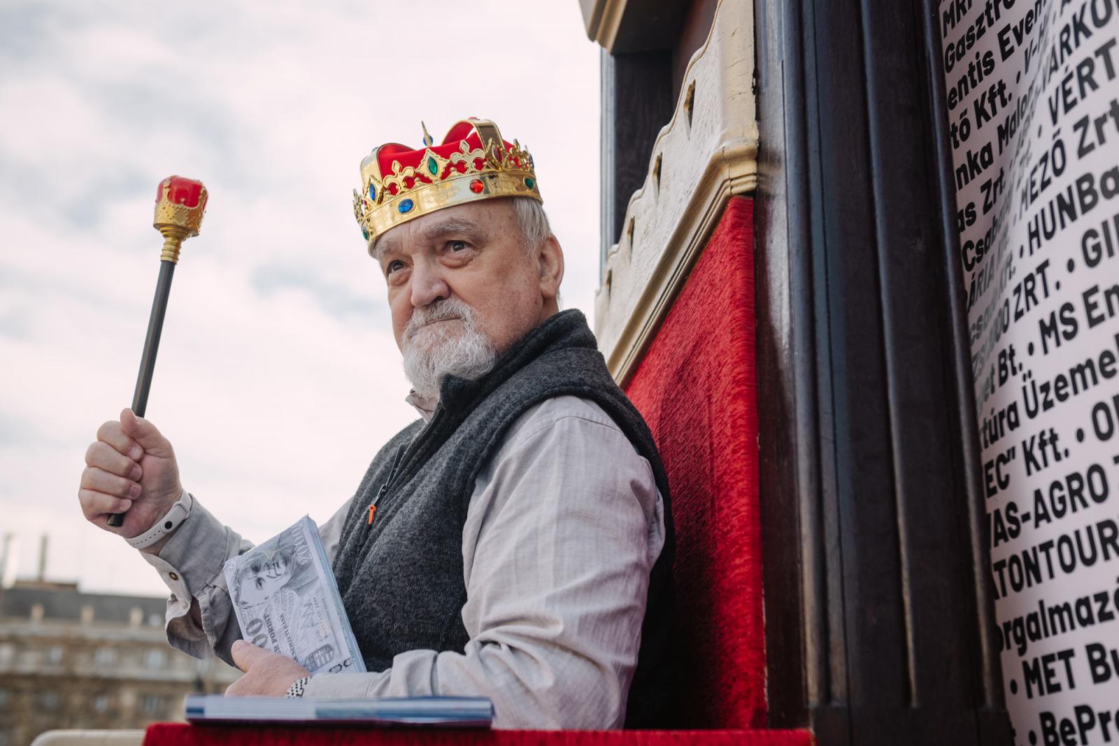 A Magyar Orvosi Kamara (MOK) által szervezett tüntetés Budapesten a Kossuth téren 2025. március 8-án