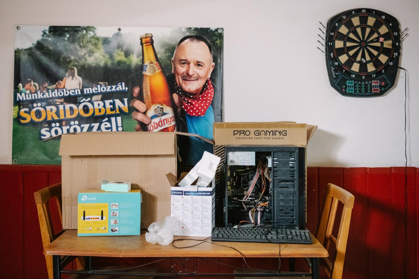 A Magyar Orvosi Kamara (MOK) által szervezett tüntetés Budapesten a Kossuth téren 2025. március 8-án