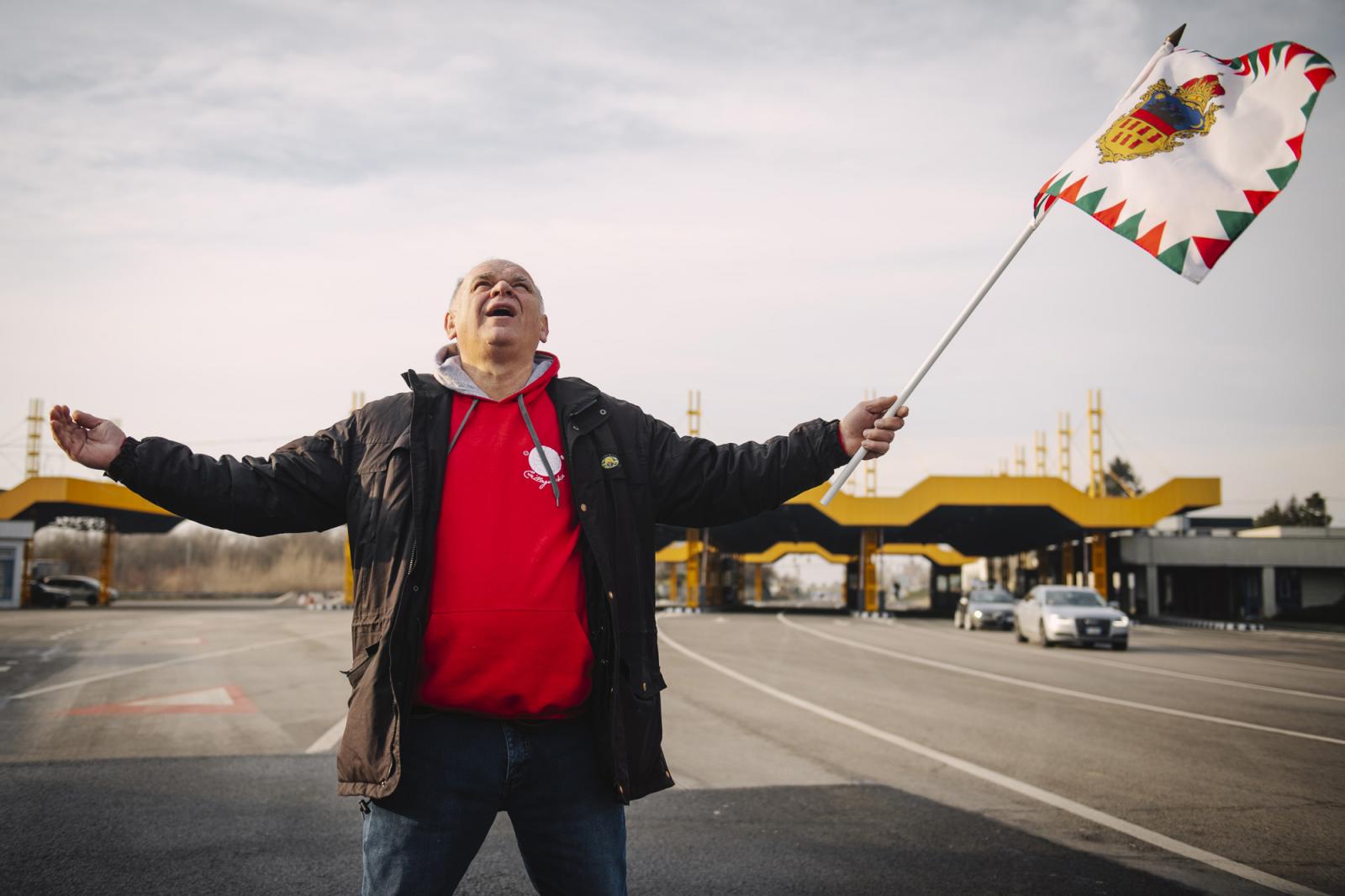 A Magyar Orvosi Kamara (MOK) által szervezett tüntetés Budapesten a Kossuth téren 2025. március 8-án