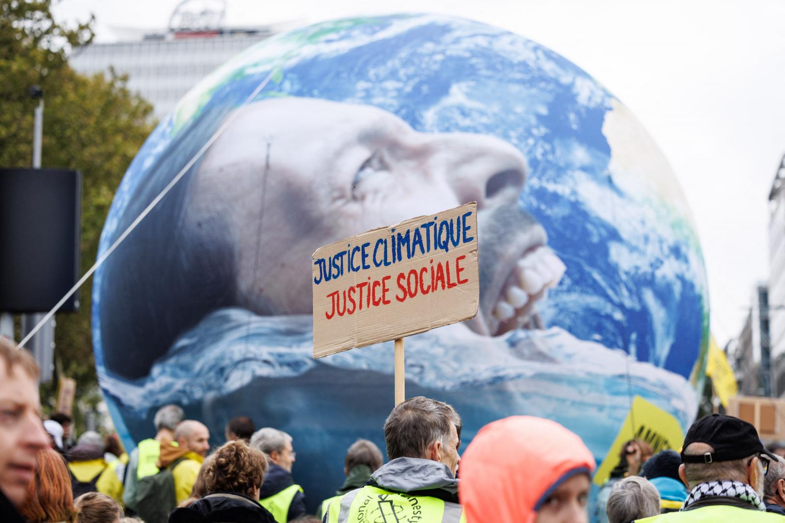 Klímatüntetés. Hogy sikeresen megbirkózunk-e az előttünk álló problémákkal 2026-ban, lényegében azon múlik: megértettük-e a változás sürgető jellegét