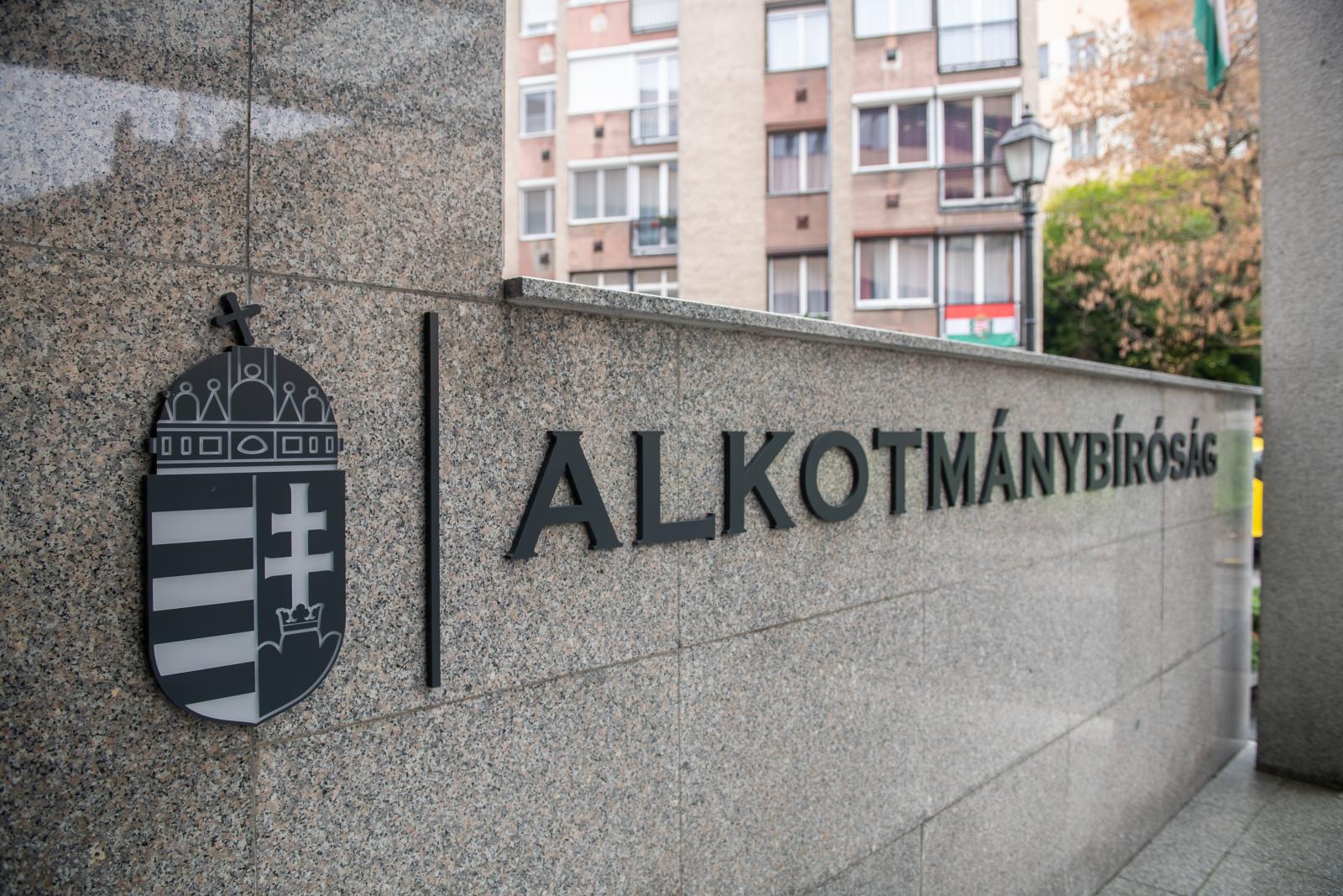 Egy a forrás: minden mai alkotmánybíró a Fidesz−KDNP-nek köszönheti megválasztását