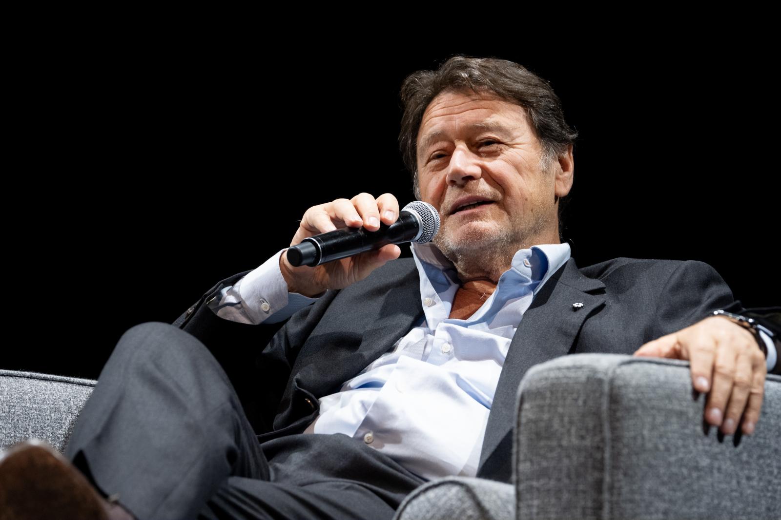 Kontrollmániás vagyok. Nem is szeret mindenki velem dolgozni, mert vannak elképzeléseim, és szeretem, ha azok szerint történnek a dolgok