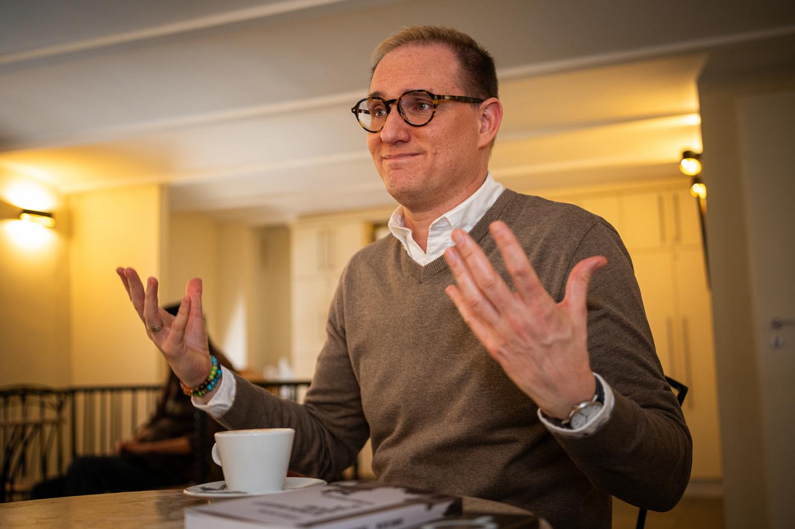 A mostani versenyben először arra a kérdésre kell választ adni, hogy autokrácia legyen, vagy demokrácia – mondta Lakner Zoltán