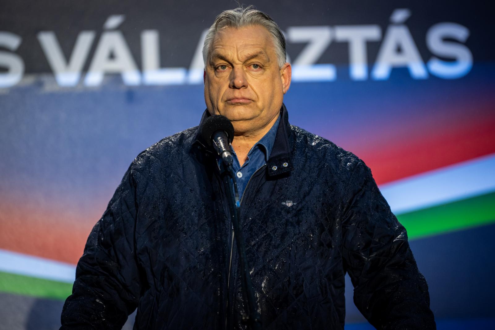 Orbán Viktor volt kormányfő megázott a kampányban. Bajban a Fidesz
