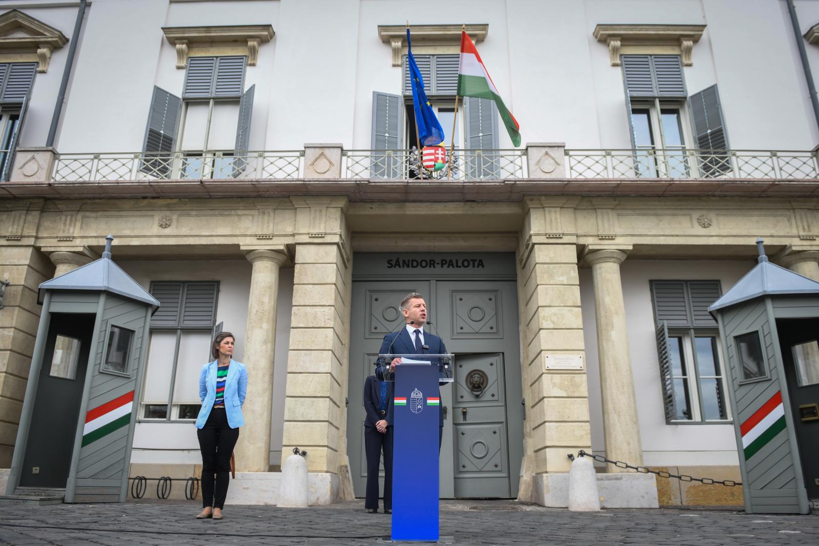 Magyar Péter sajtótájékoztatója a Sándor-palota előtt június 1-jén
