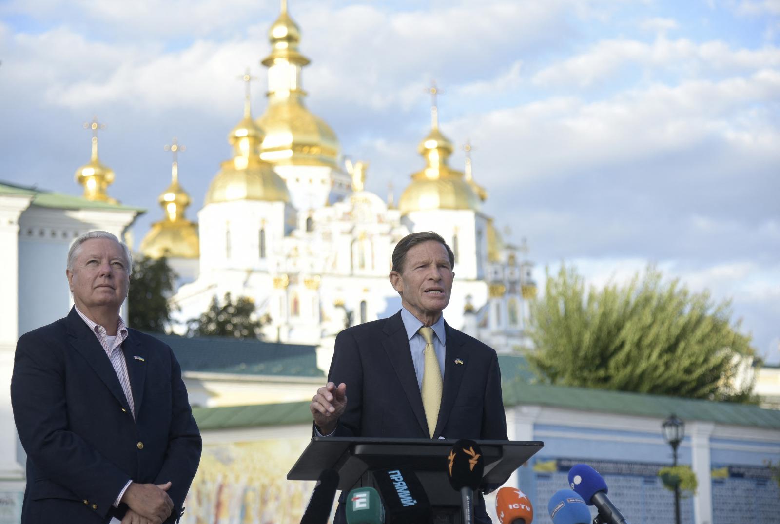 Lindsey Graham Richard Blumenthal szenátorral Kijevben