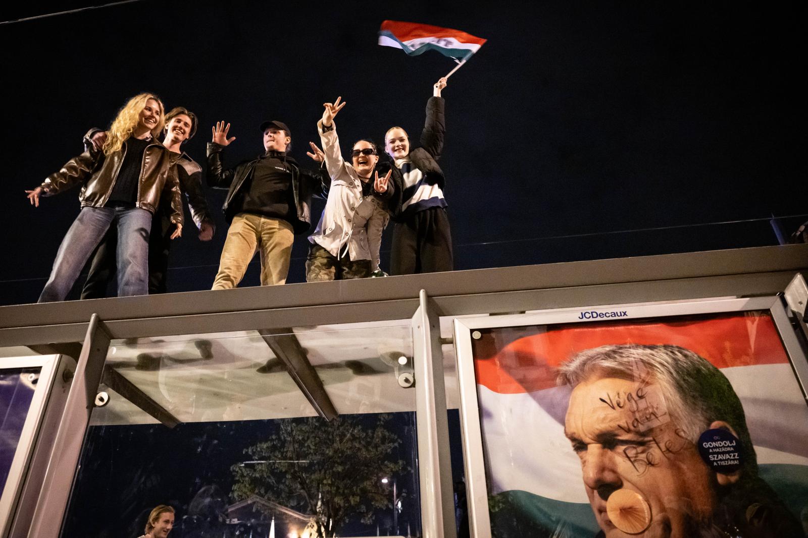 E mai napokban, amikor ujjongunk, hogy kezd visszatérni belénk a lélek, életünket szinte Lázár feltámasztásához fogható csodának vélhetnénk.