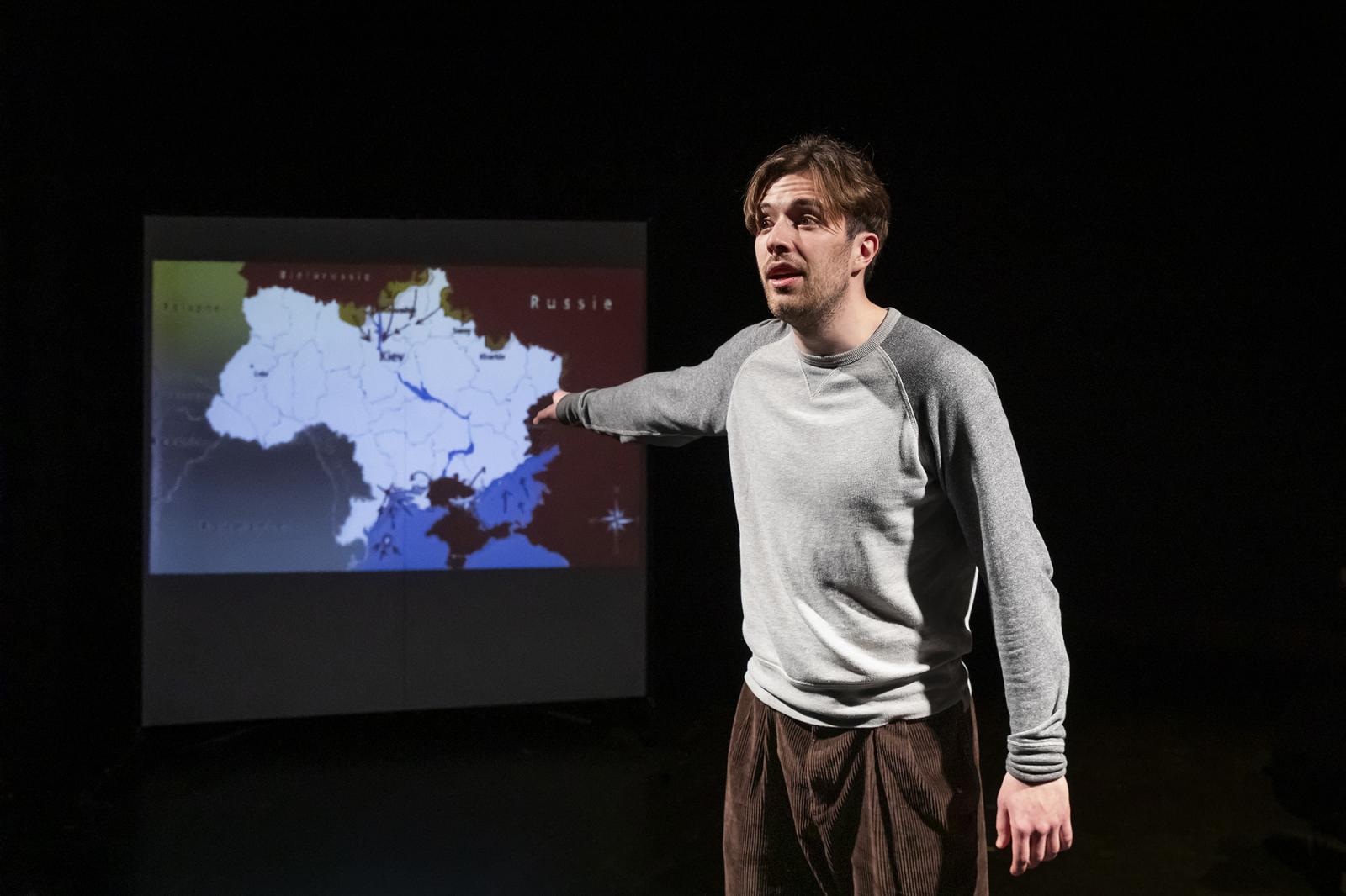 Viktor Kyrylov a Maintenant, je n’écris plus qu’en français (Most már csak franciául írok) című monodrámájában