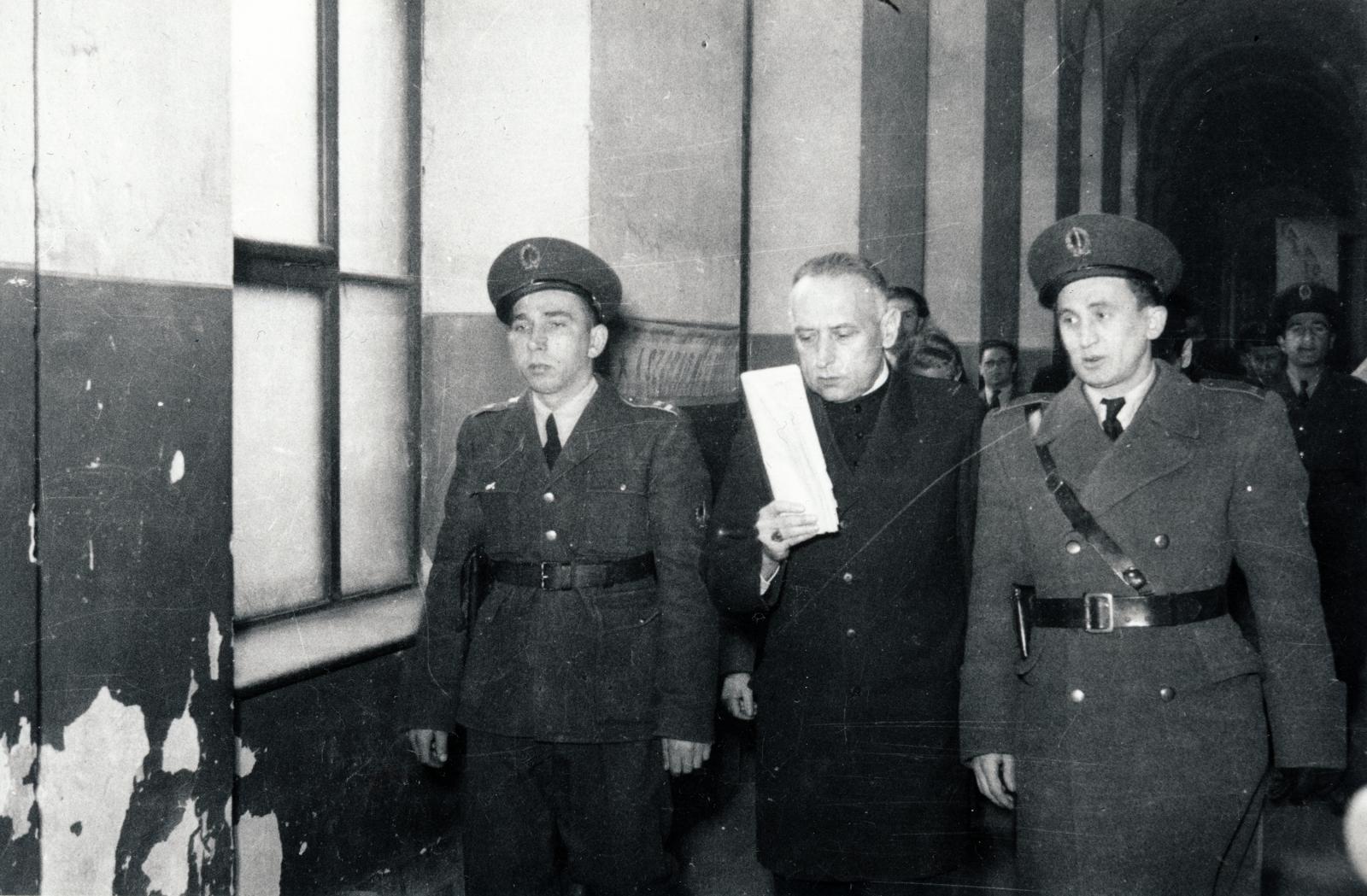 Mindszenty József a fővárosi Markó utcában. Márianosztrán nem raboskodott.