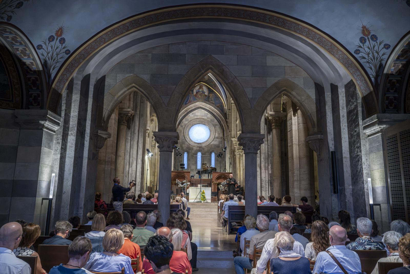Hortobágyi T. Cirill pannonhalmi főapát