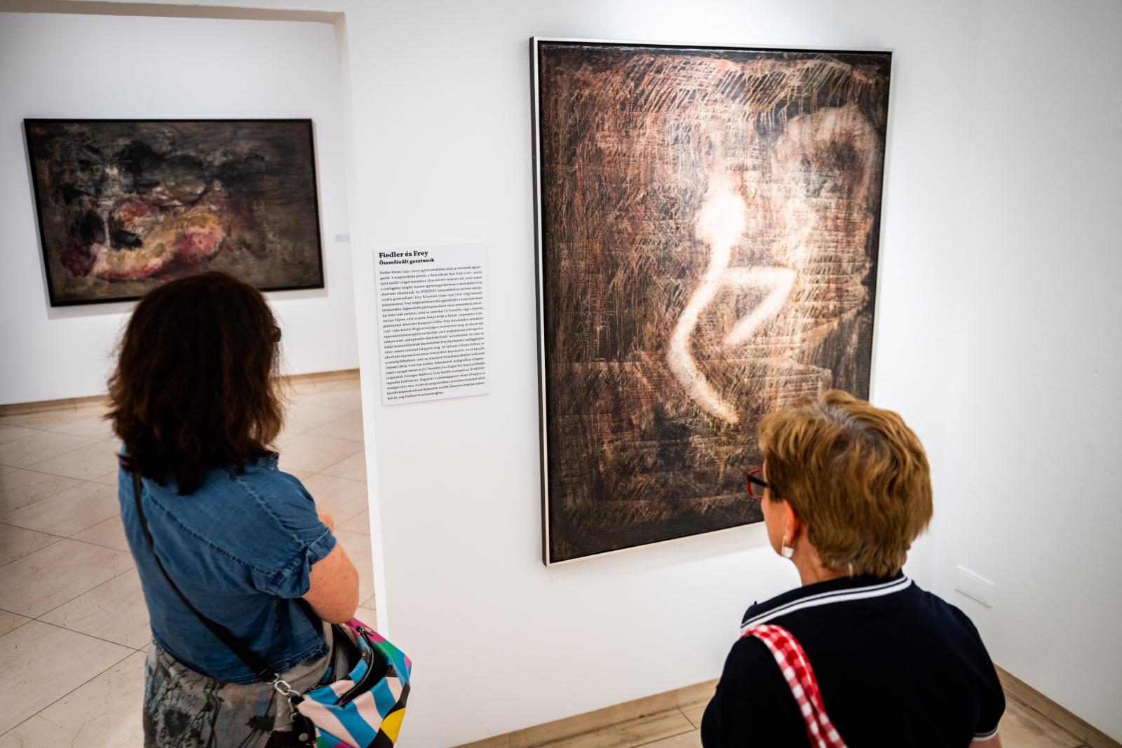 François Fiedler festményeit a lascaux-i barlangrajzok is megihlették