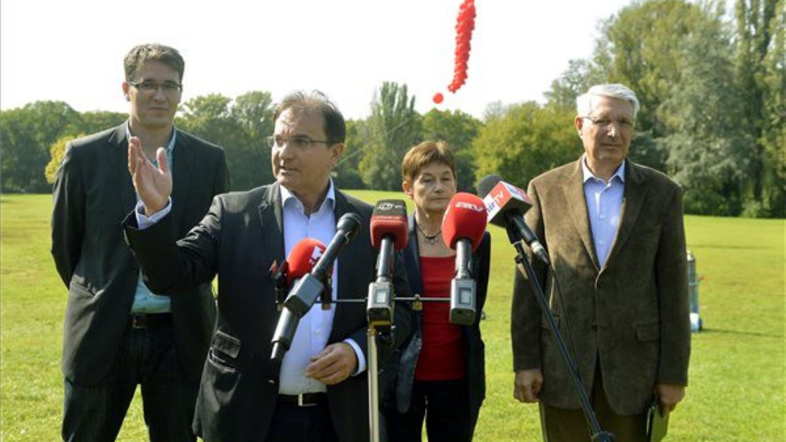 Karácsony Gergely zuglói polgármesterjelölt, az Együtt-PM társelnöke, Tóth Csaba, az MSZP országgyűlési képviselője, Garay Klára