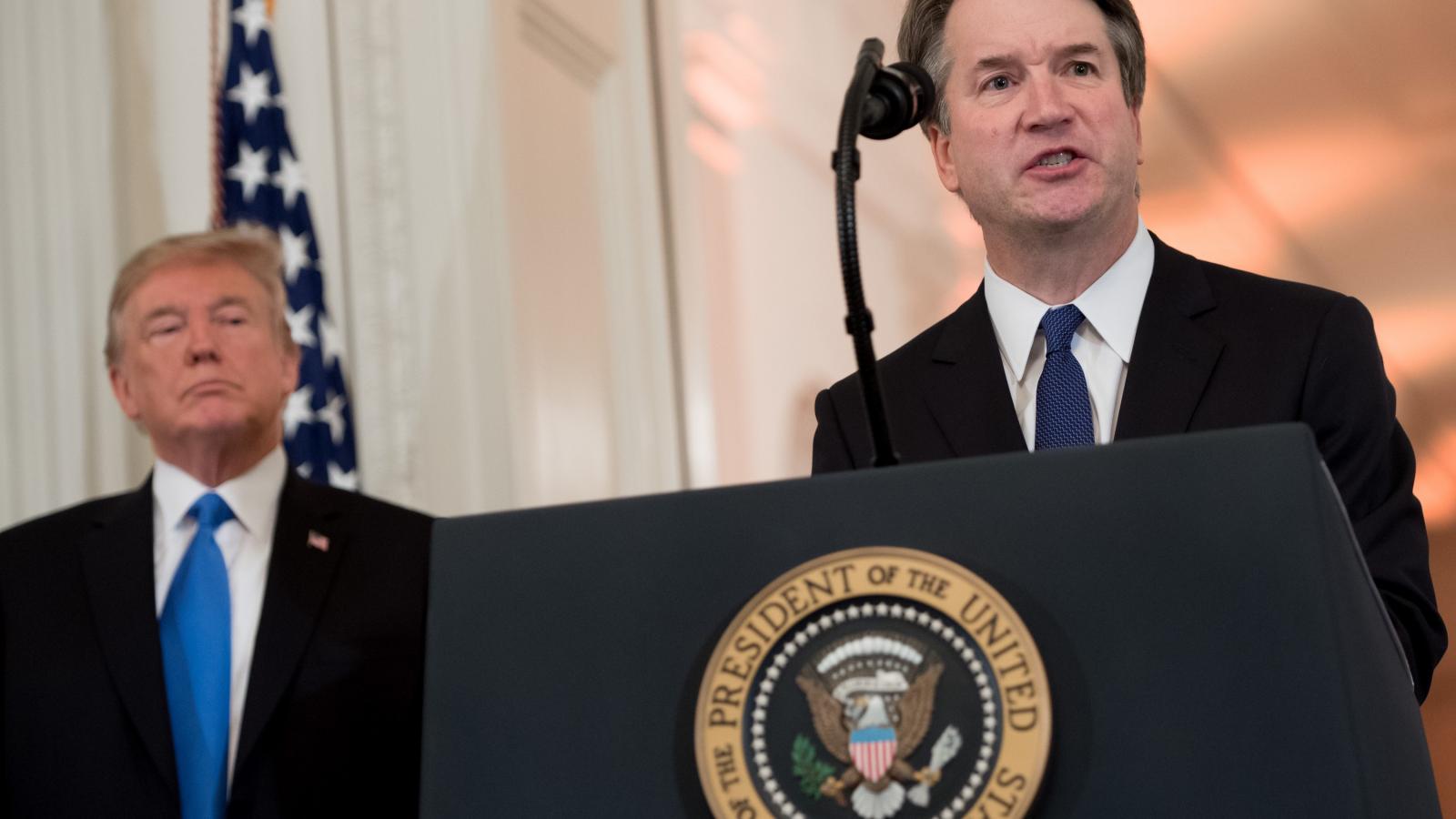 Donald Trump és Brett Kavanaugh 2018. július 10-én