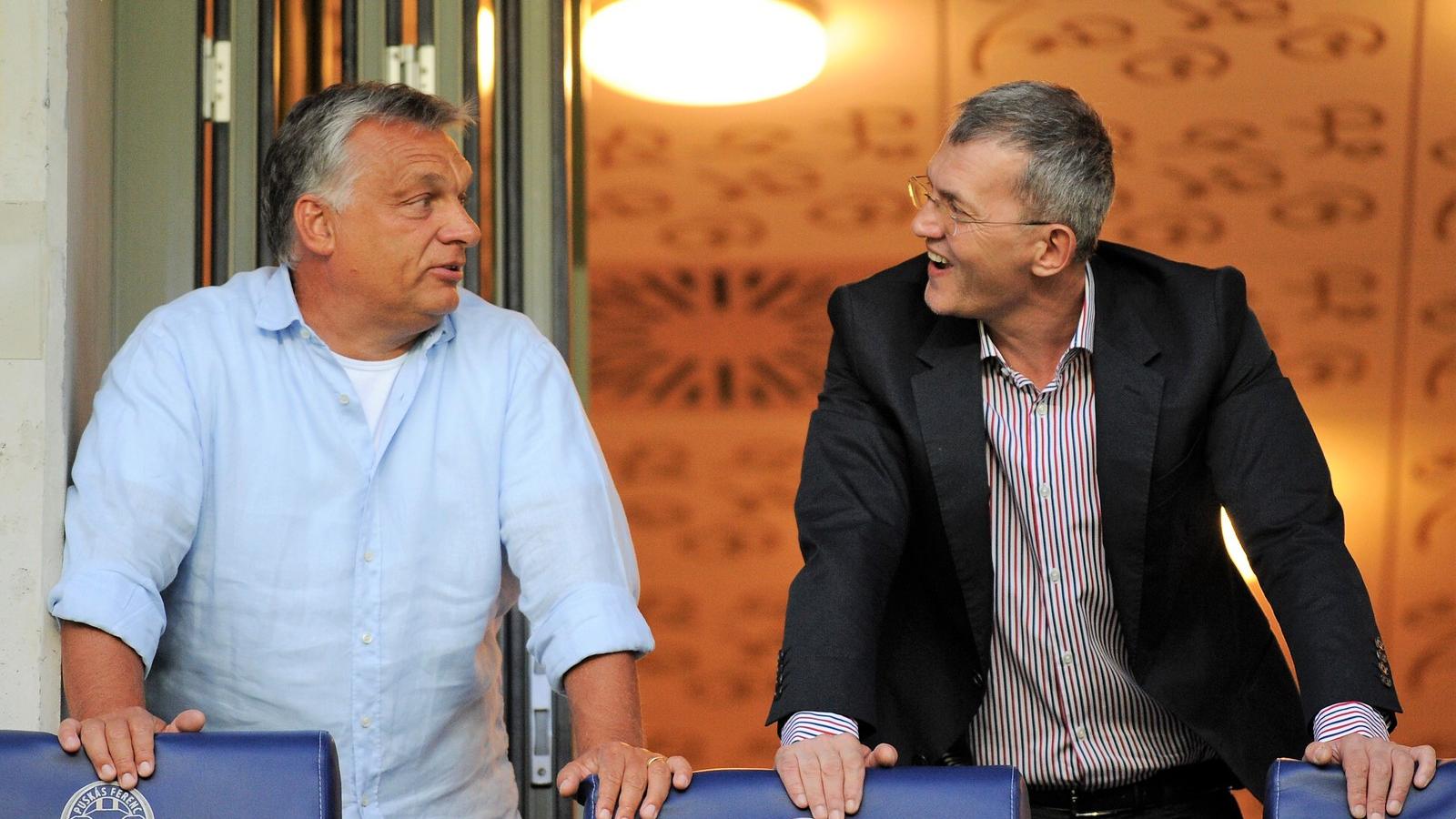 Orbán Viktor és Garancsi István a felcsúti focistadionban, 2017.augusztus 24-án - illusztráció