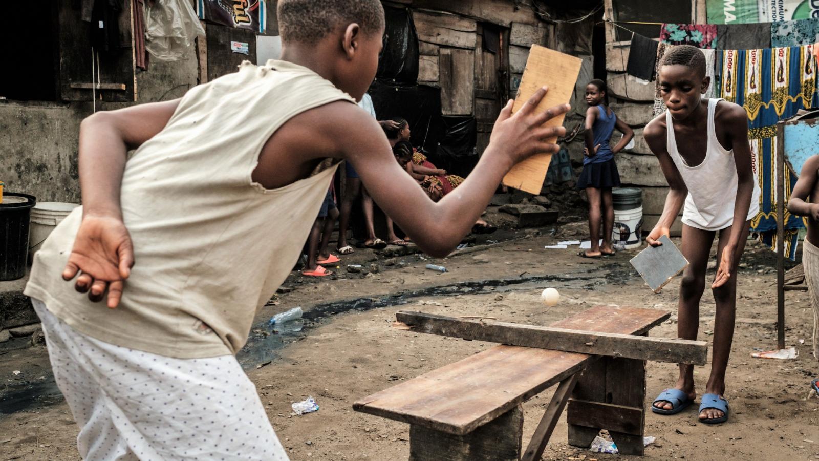 A LÉT ELVISELHETŐ JÁTÉKOSSÁGA - A nigériai a világ egyik legfiatalabb társadalmának számít