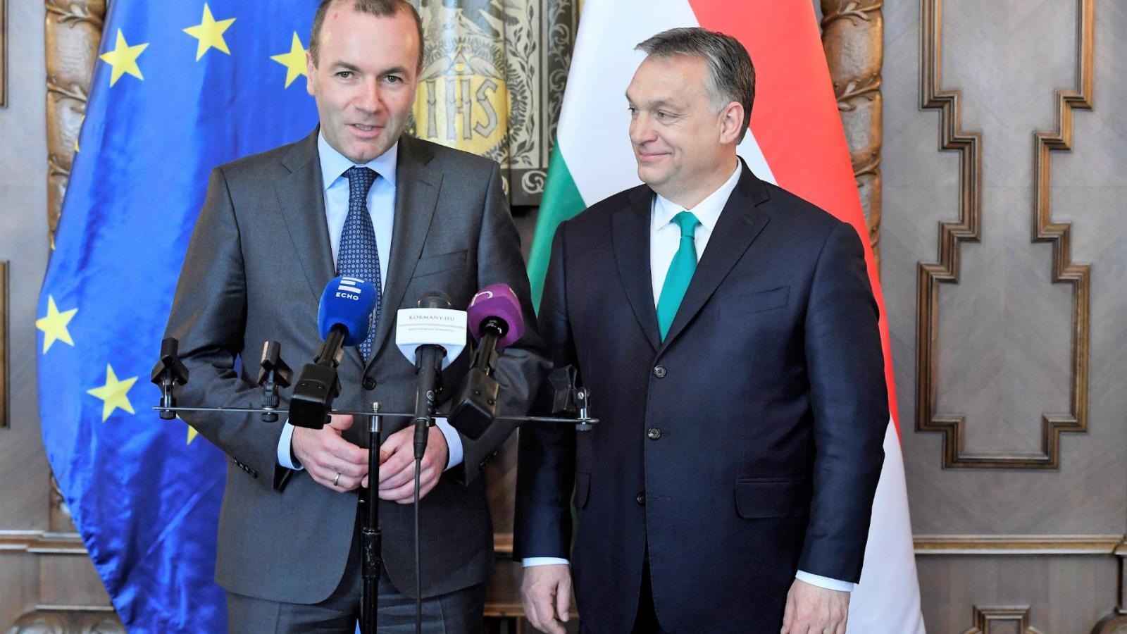 Úgy tűnik, Manfred Weber az EP-választások előtt nem akar nyílt konfliktust Orbán Viktorral