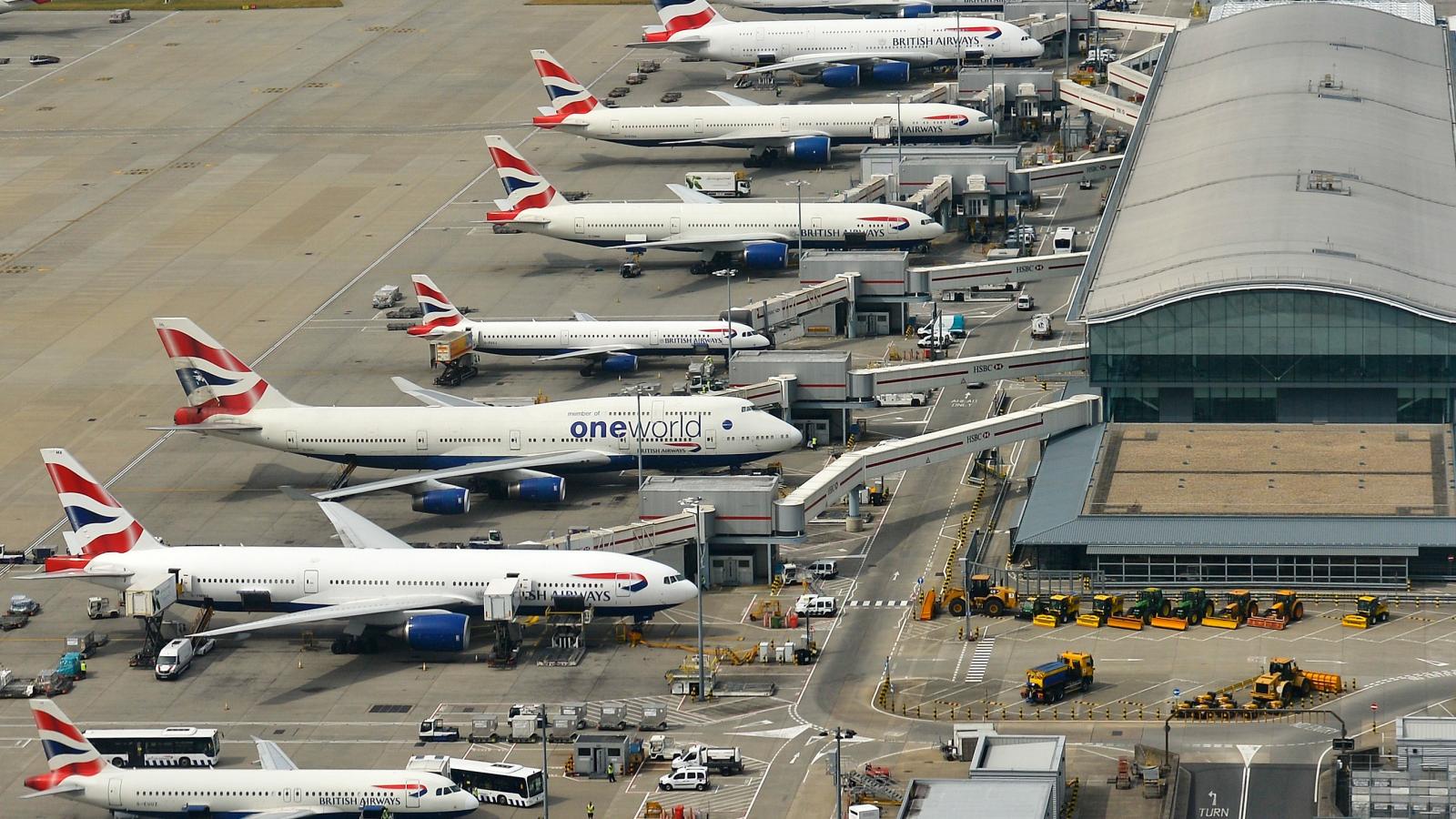 A Heathrow repülőtér, ide érkezett az egyik levélbomba