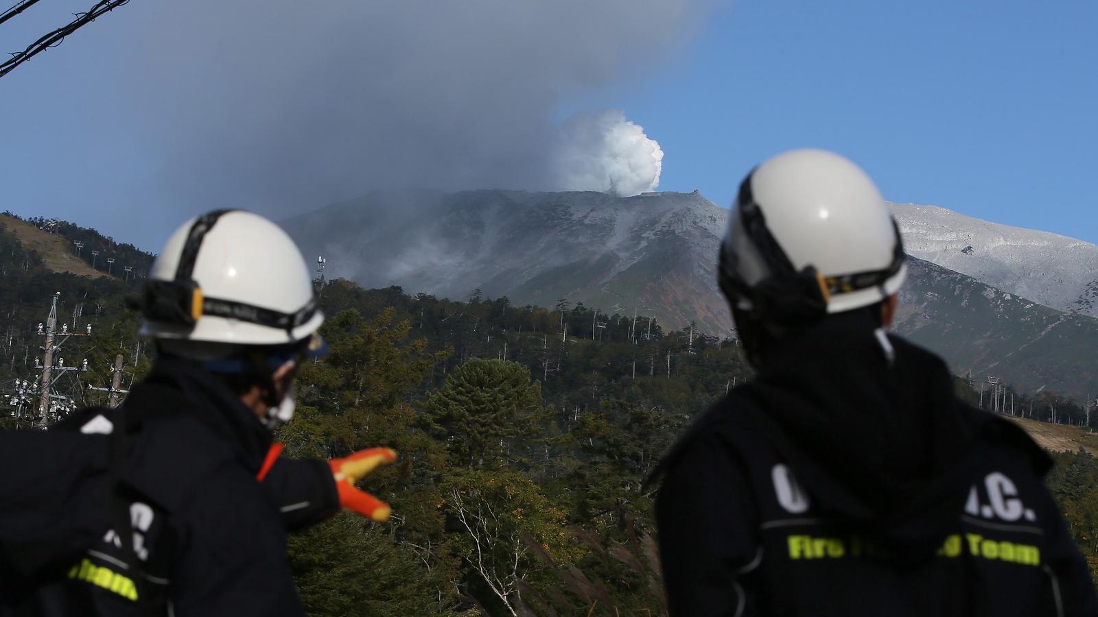 Mentőakció az Ontake vulkánnál/Getty Images