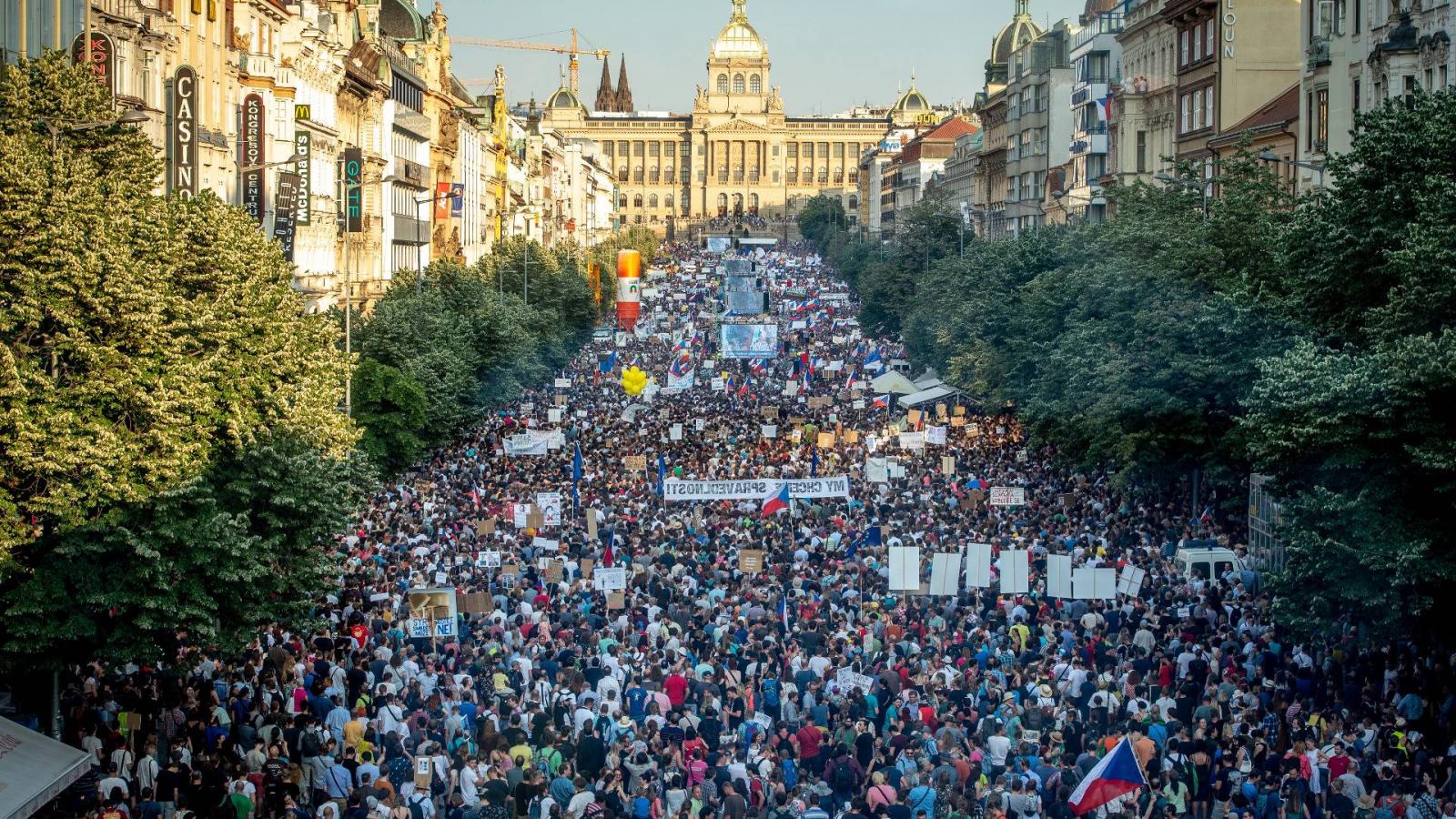 Százezres demonstráció volt a héten Babis ügyei miatt.