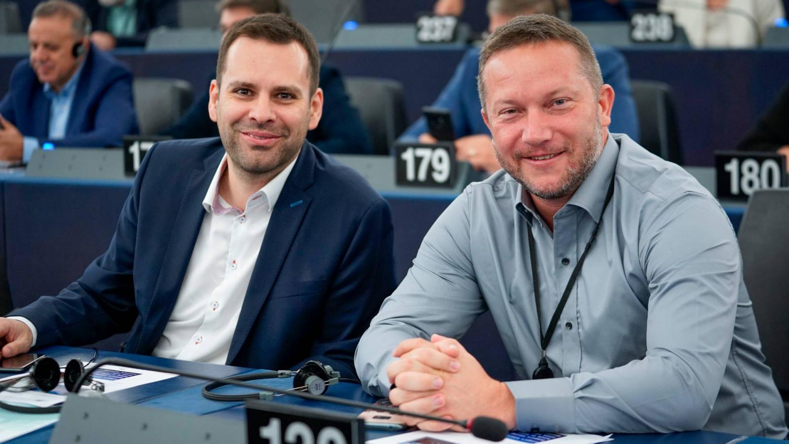 Molnár Csaba és Ujhelyi István Az Európai Parlament ülésén