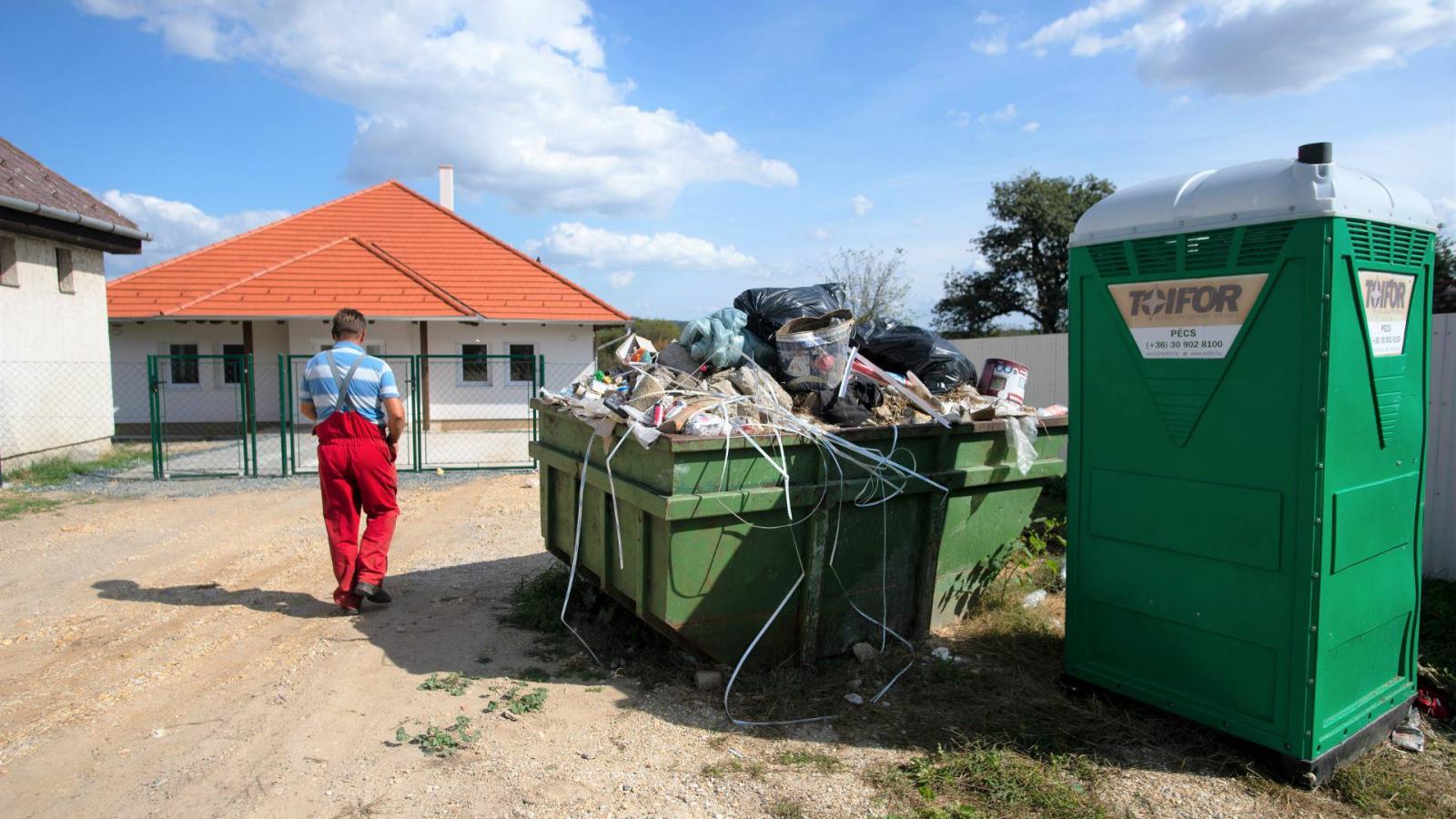 Az új otthonokat készre jelentették, mégsem lakik bennük senki, mert hosszú a hibajegyzék