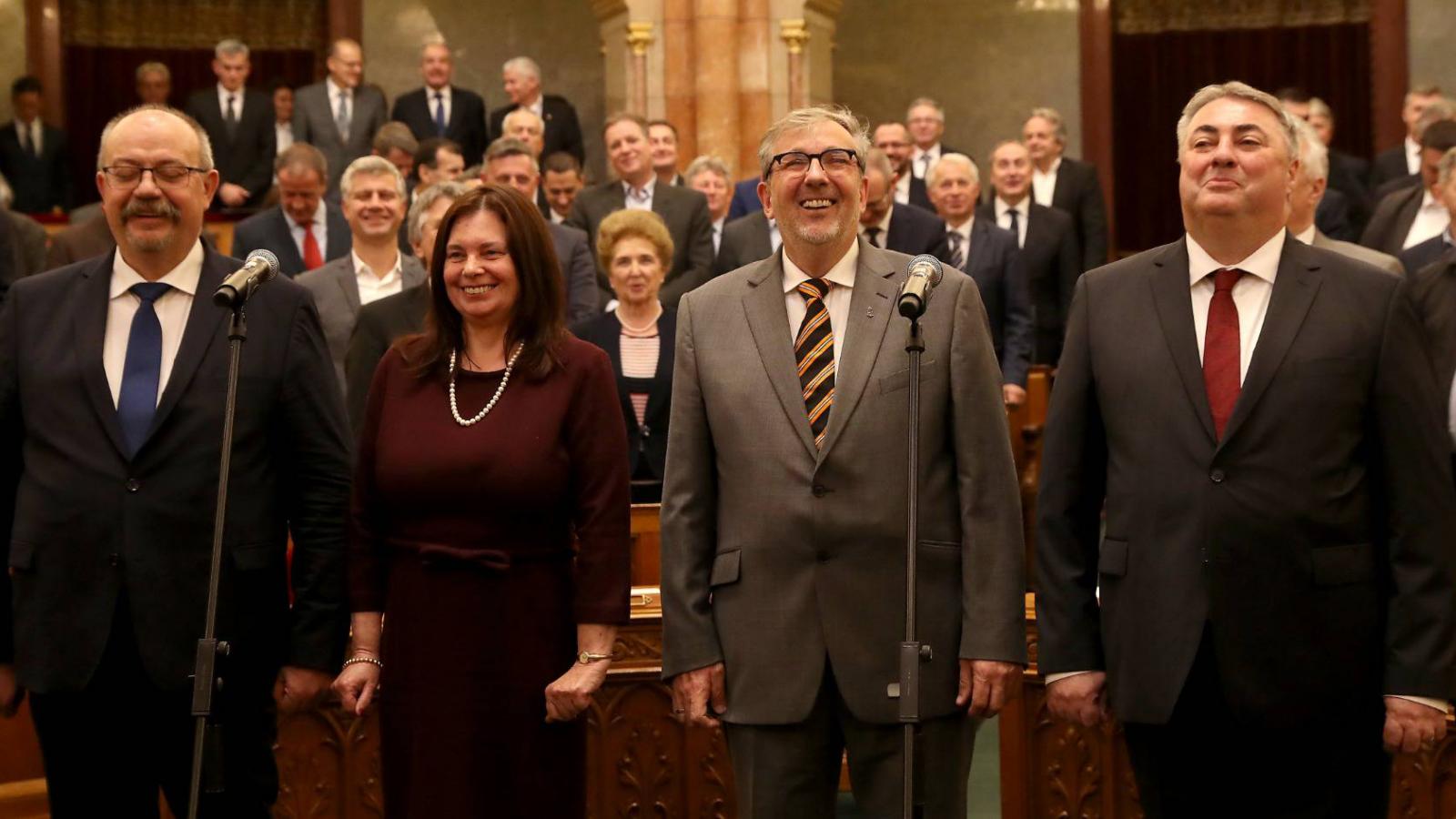 MESZLENY László; HANKISS Ágnes; BUDAI László; SZADAI Károly