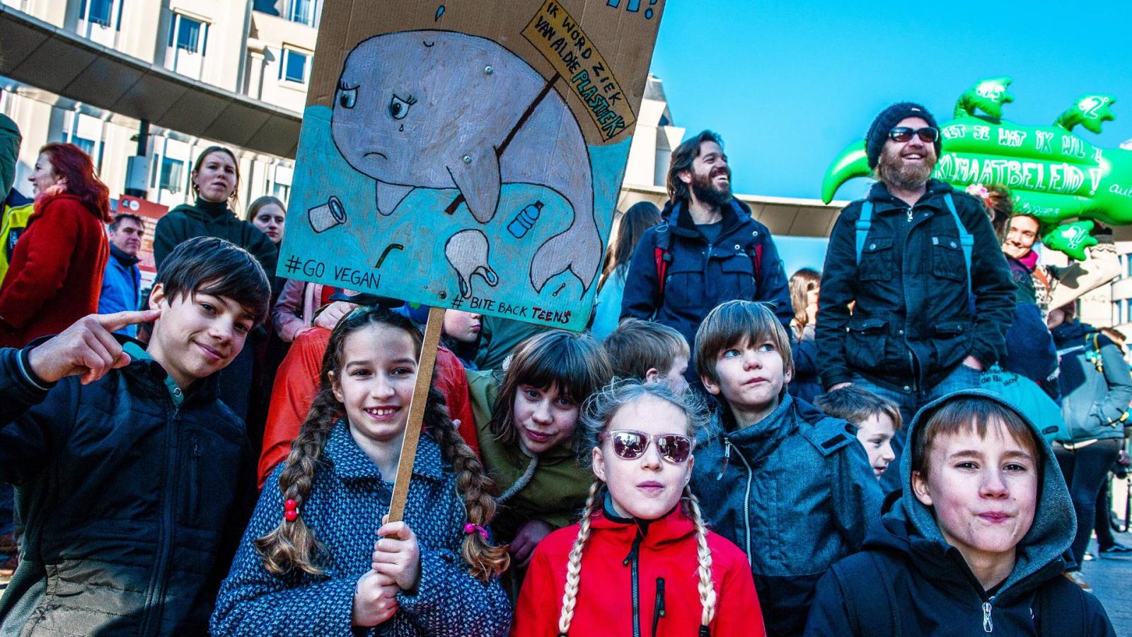 A Greta Thunberg által kezdeményezett klímatüntetéshez világszerte csatlakoztak a diákok