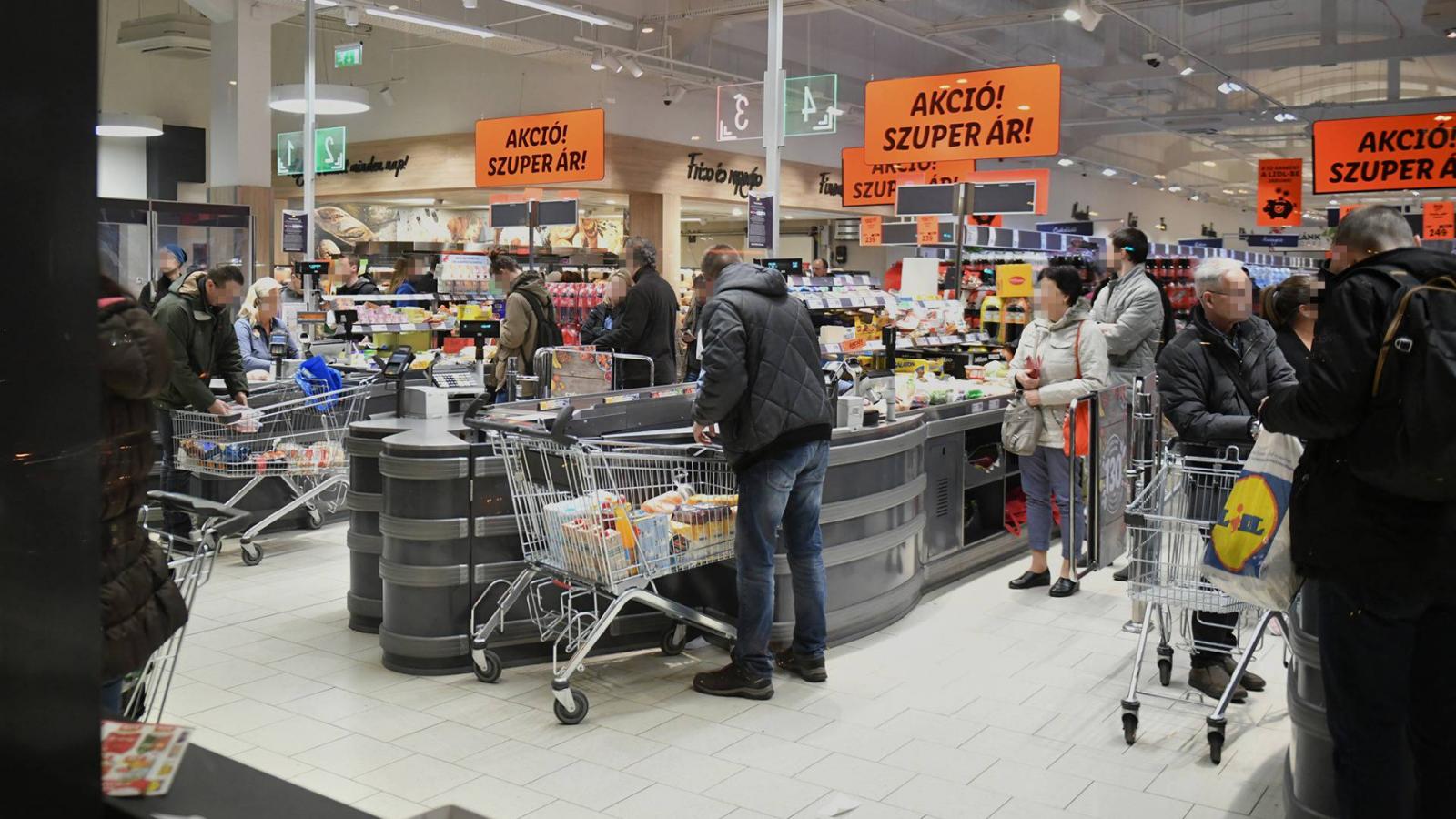 Egy Tesco kasszasora. Képünk illusztráció