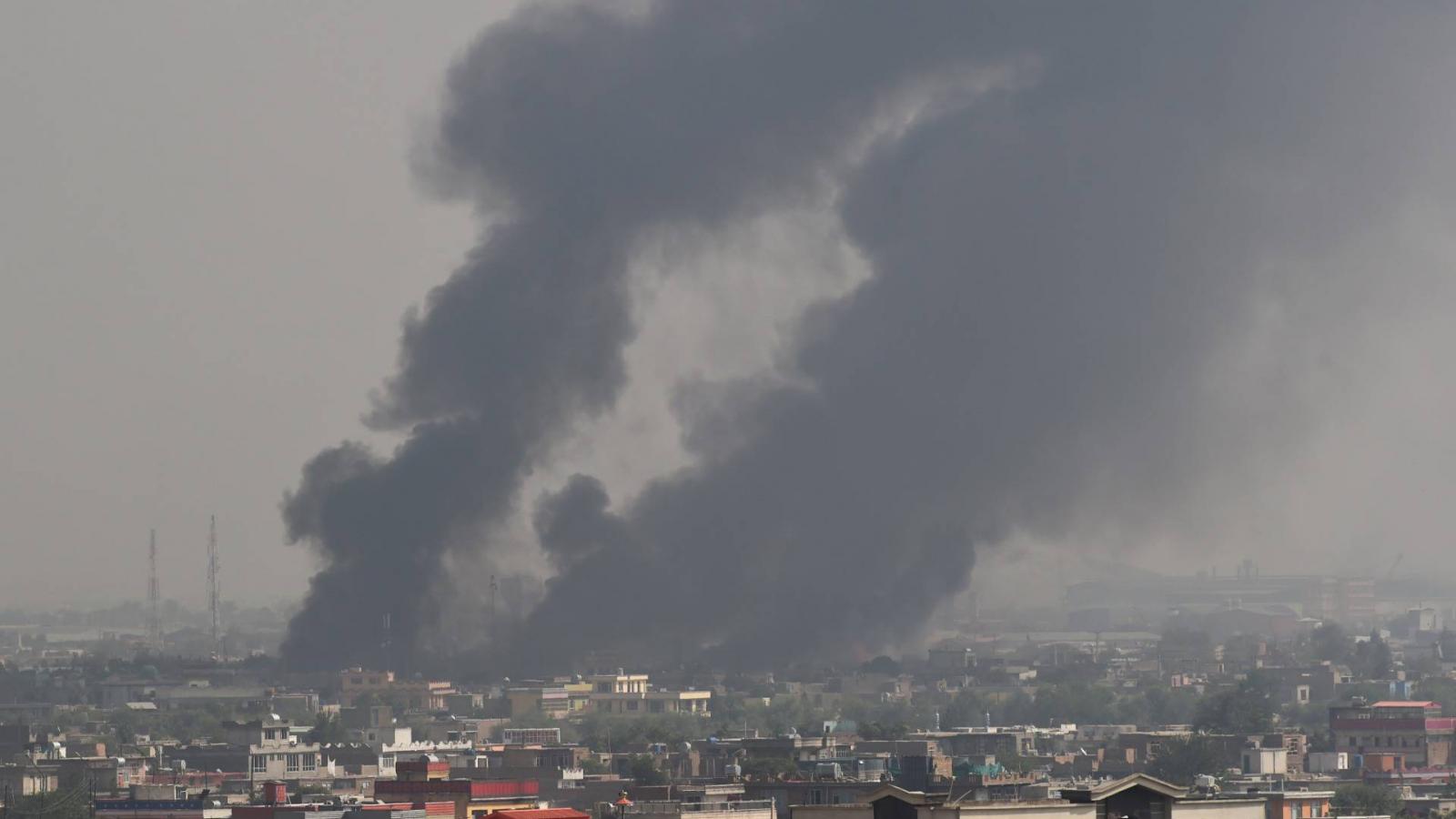 Füst Kabul felett egy korábbi robbanás után