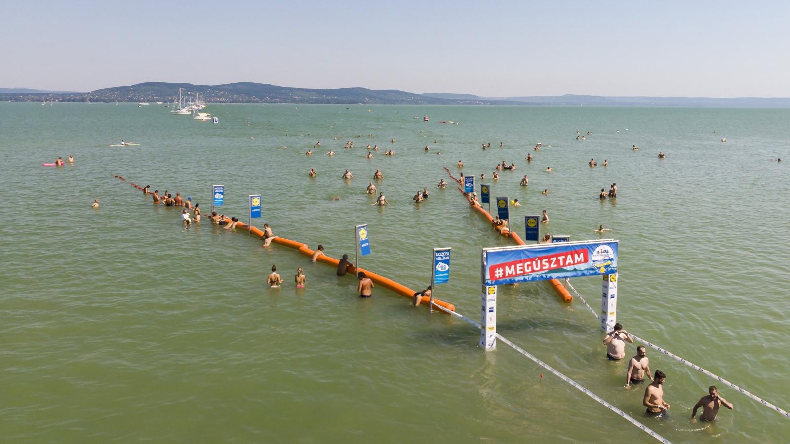 Balaton-átúszás