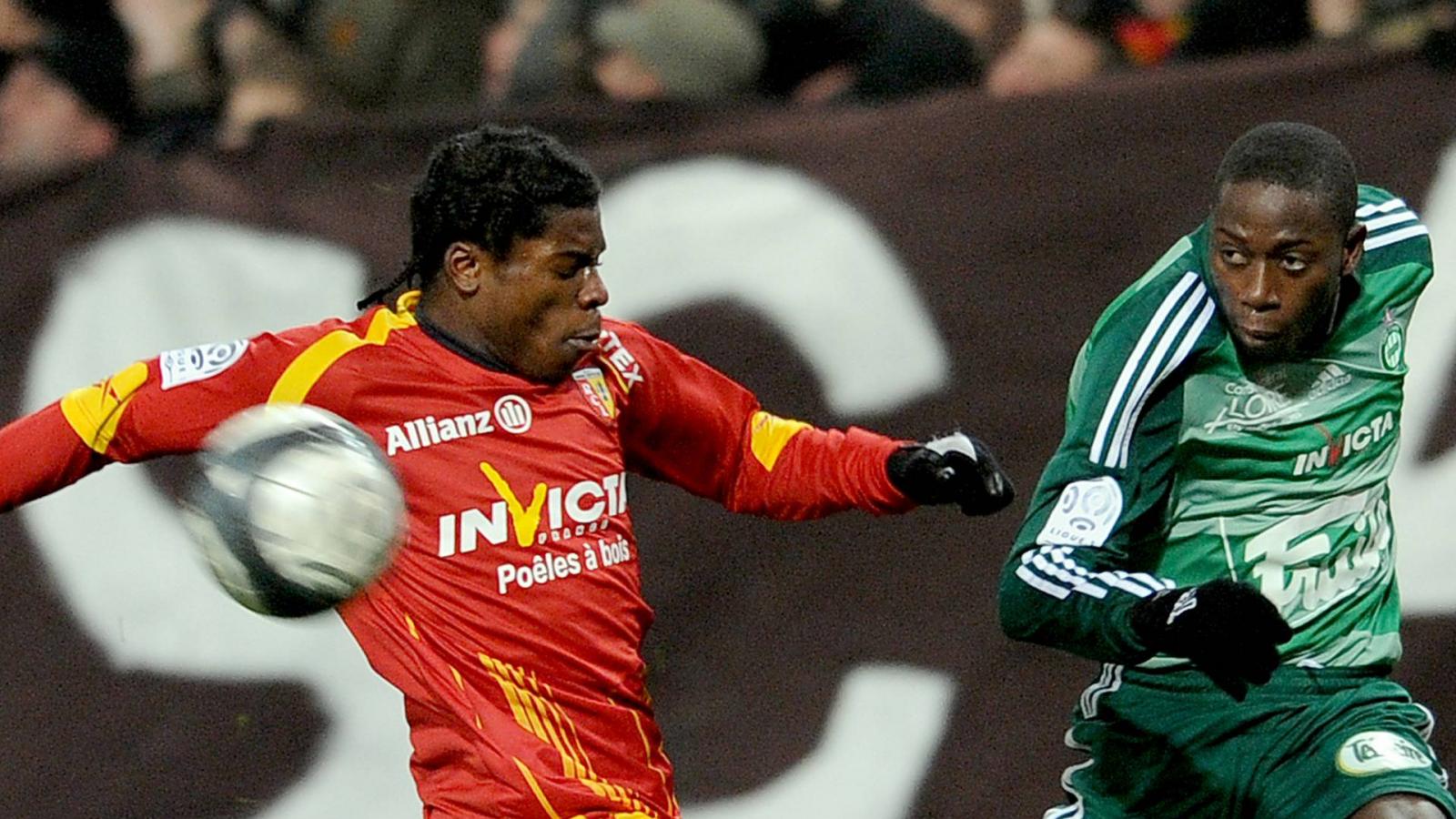 Christopher Aurier (balról) 2009-ben, a Lens játékosaként