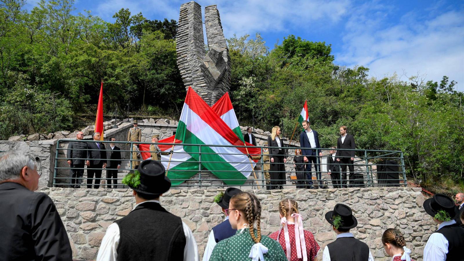 Orbán Viktor miniszterelnök a Turul-szobor avatásán