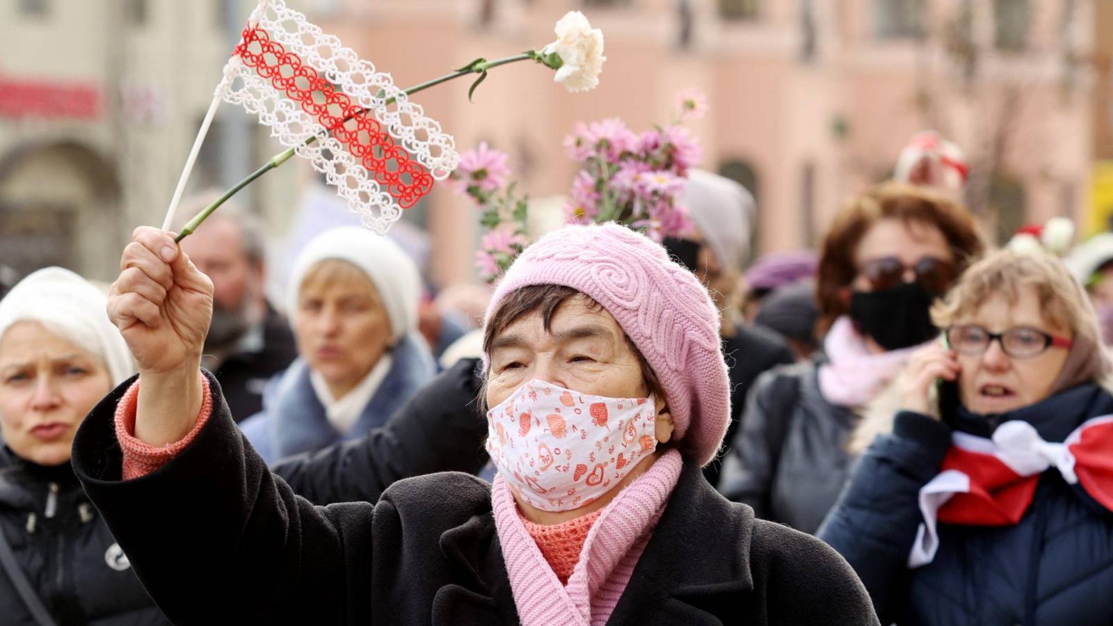 Minszki nyugdíjasok is változásokat követeltek hétfőn