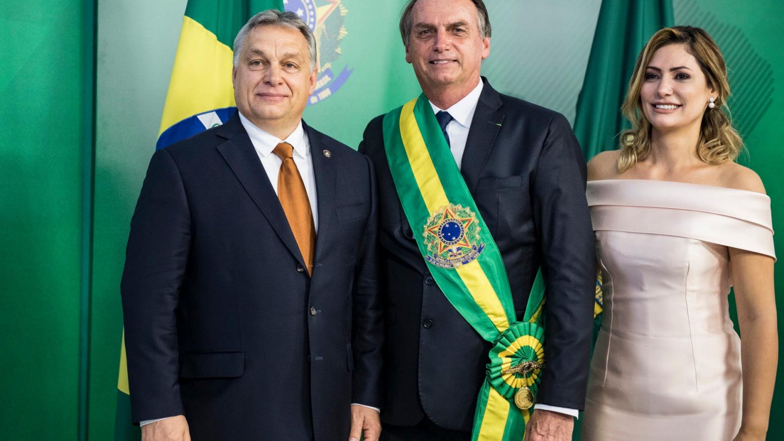 Orbán Viktor miniszterelnök Jair Bolsonaro brazil elnök és felesége, Michele Bolsonaro társaságában