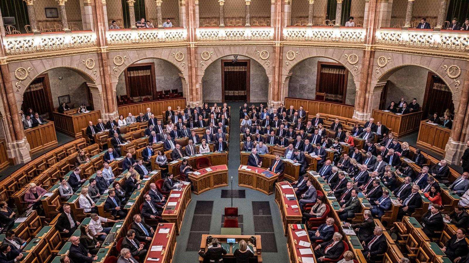 Nincs akadálya, hogy bő két hét múlva újra megteljenek a parlamenti padsorok