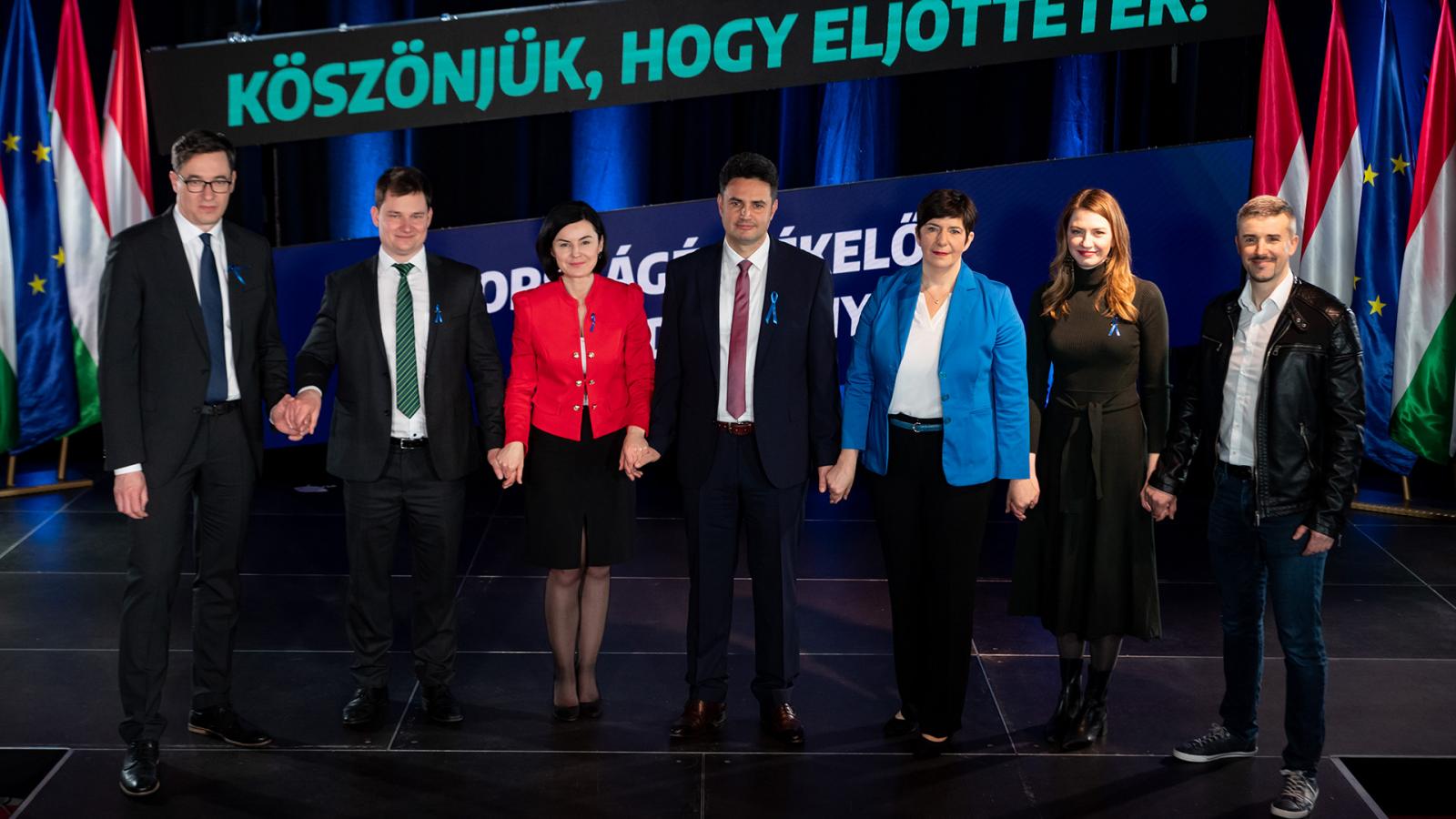 A kampányban még bizakodtak az ellenzéki listát vezető politikusok. Most helyeket cserélnek