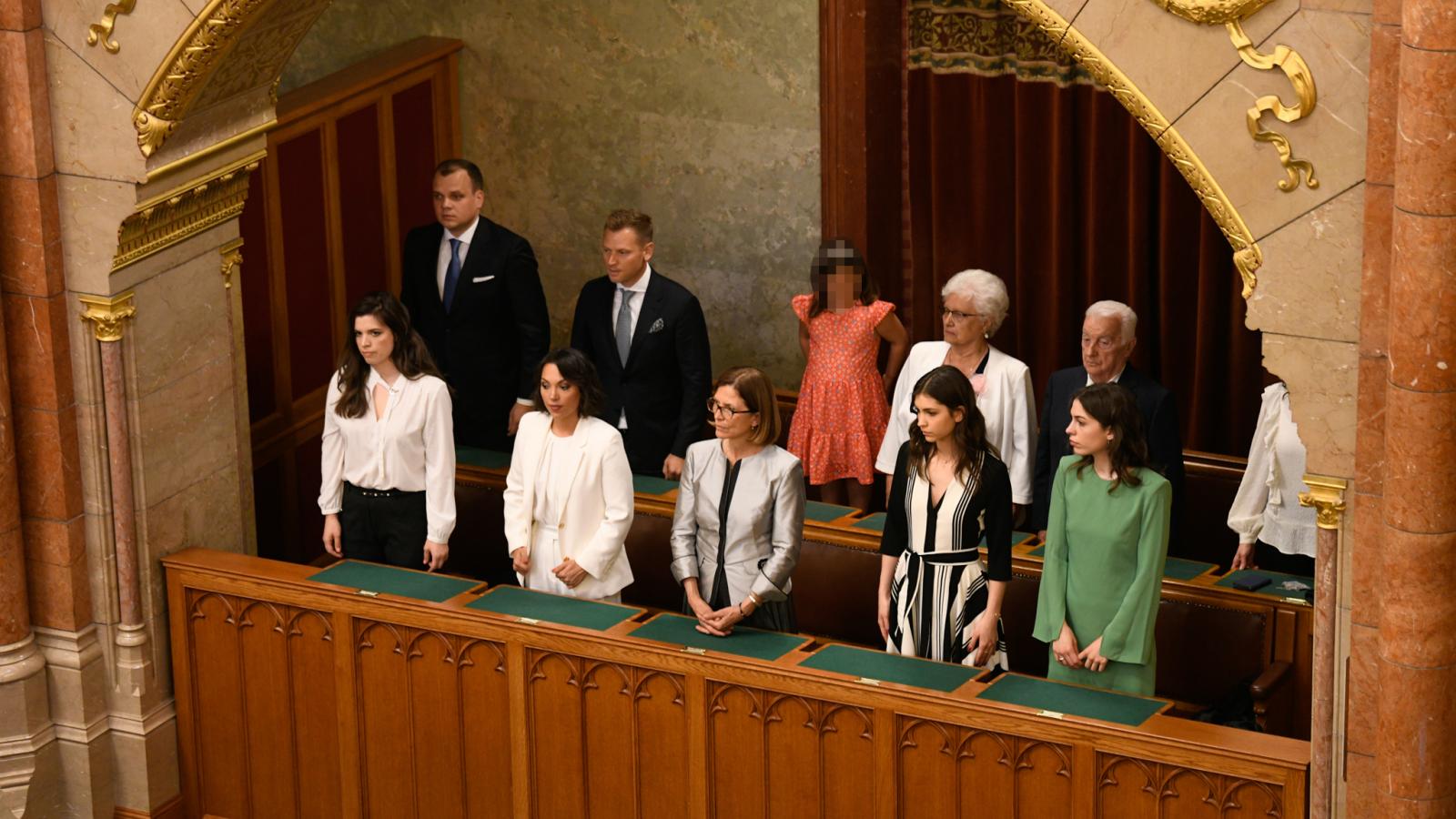 Lévai Anikó. Orbán Ráhel. Orbán Sára. Orbán Róza. Orbán Gáspár. Orbán Flóra.