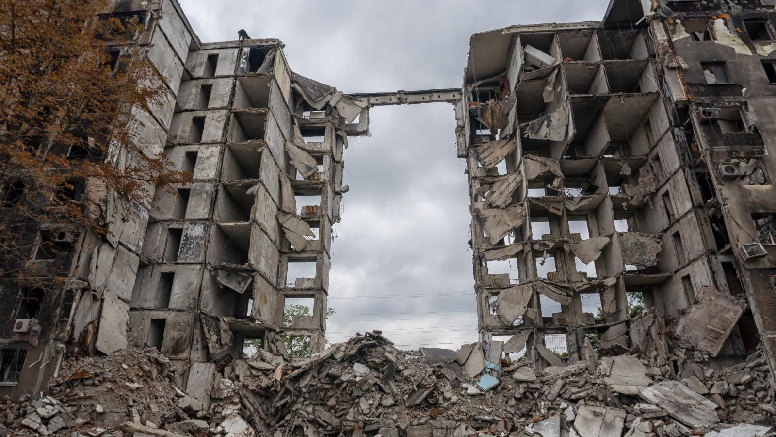 Szétlőtt panelház a Kijev közeli Borogyankában. 