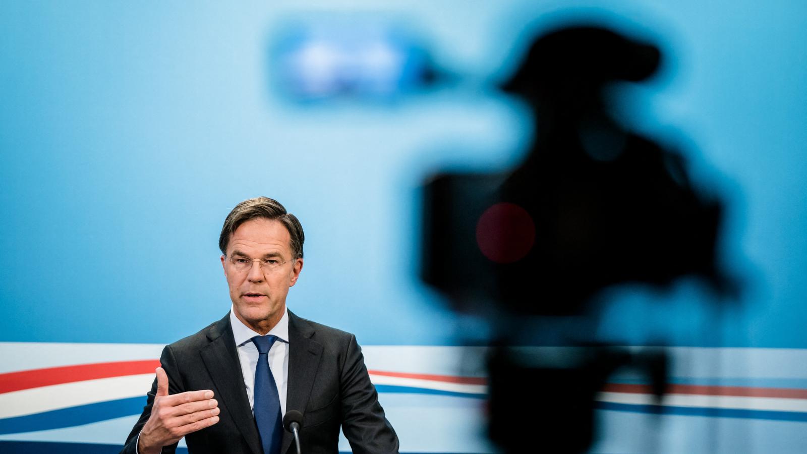 Mark Rutte holland miniszterelnök sajtótájékoztató közben 2022. november 11-én