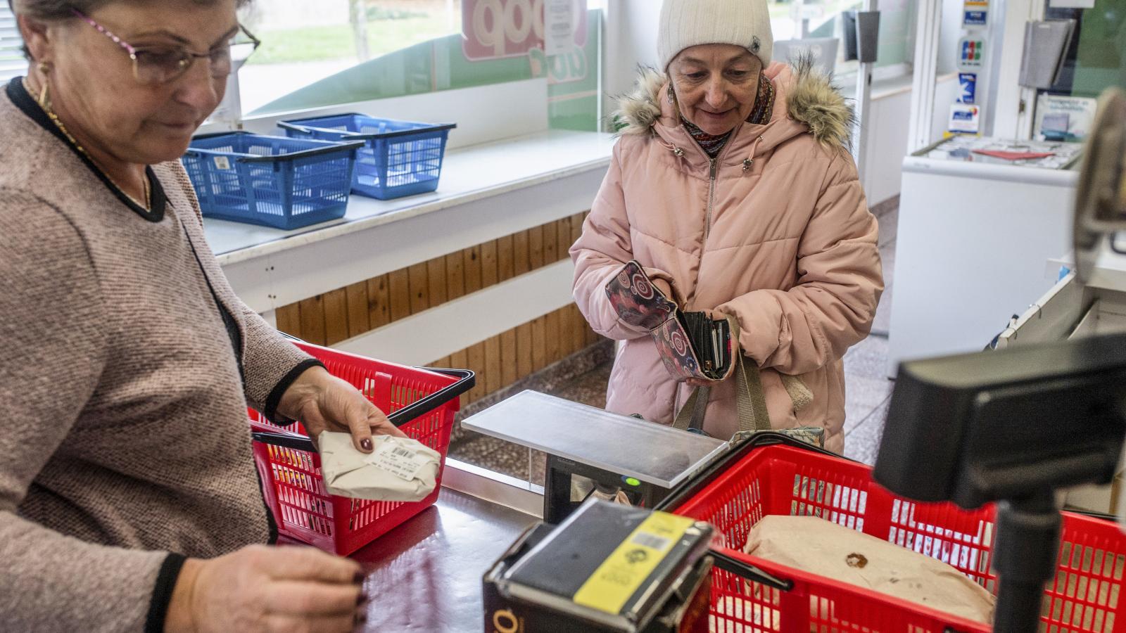 Többet fizetnek a kasszánál, de kevesebbet visznek haza a vásárlók