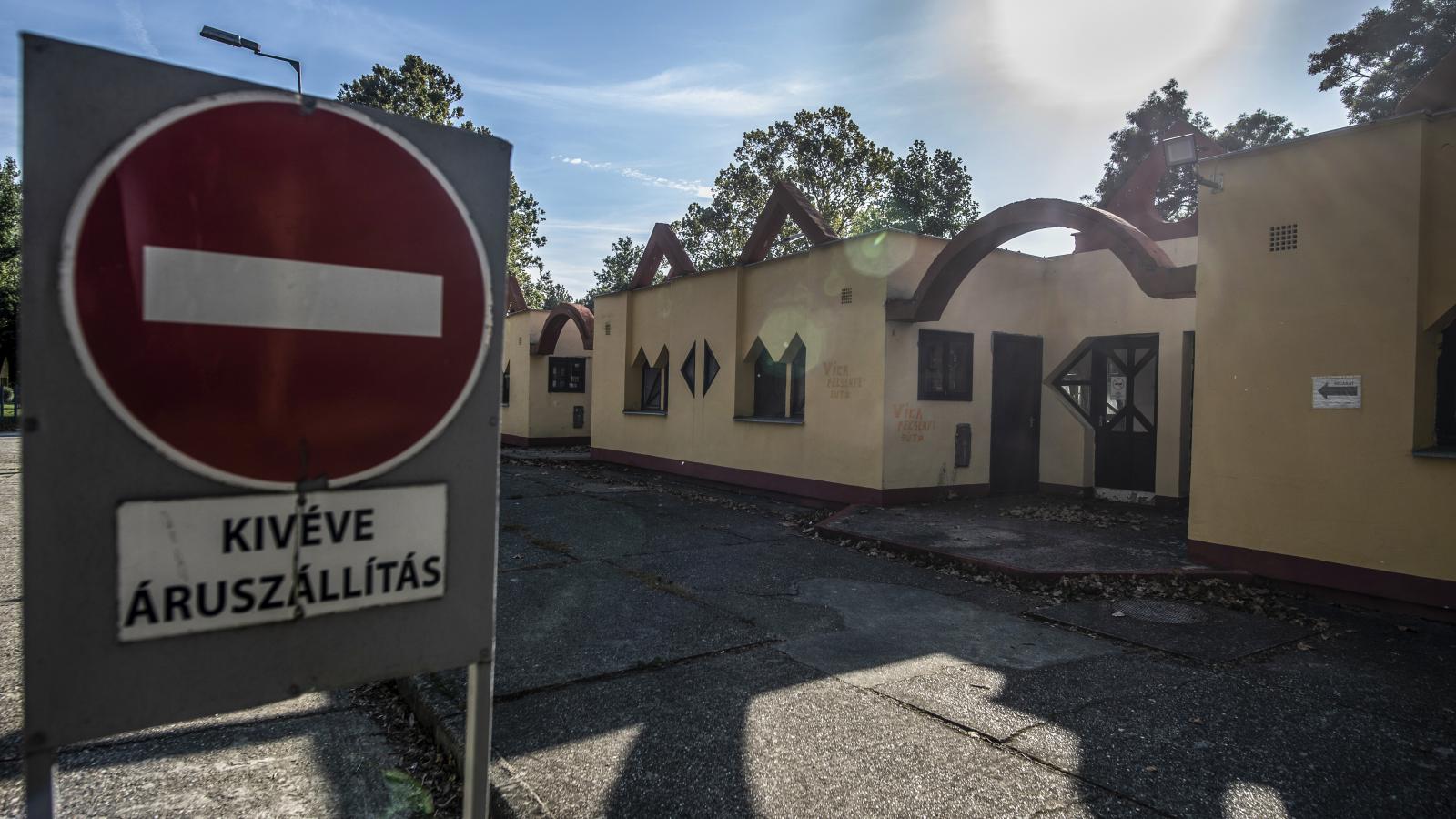 A múlt ősszel még bezárt fürdő Csokonyavisontán 