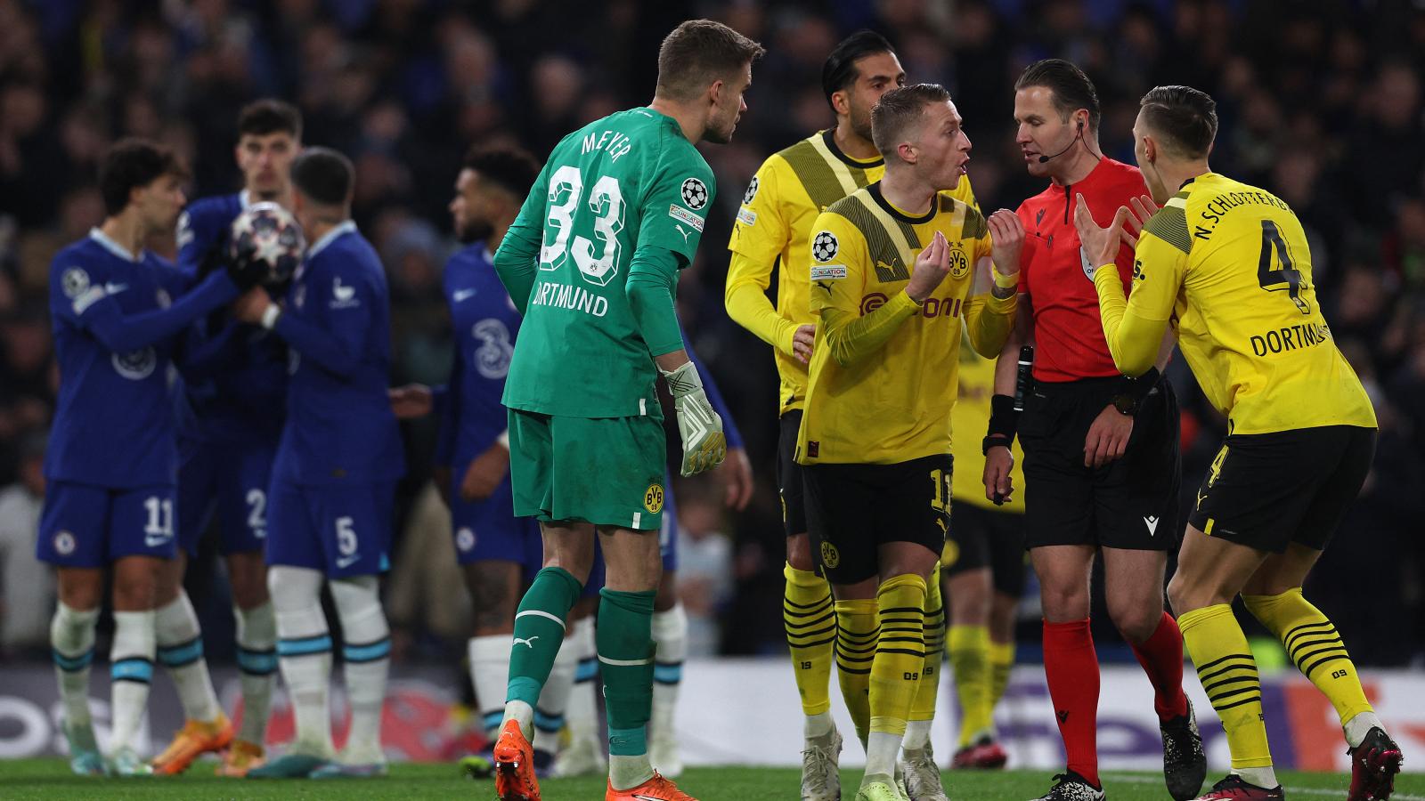 Hiába tiltakoztak, a spori újrarúgatta a Chelsea kihagyott büntetőjét