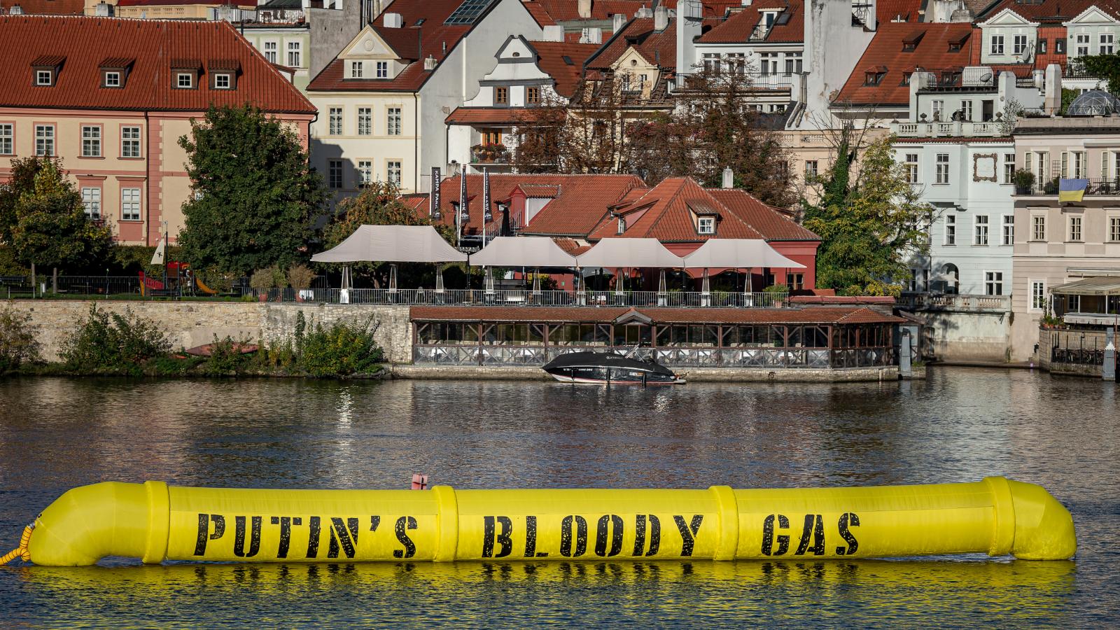 Putyin véres gáza ellen Prágában is tiltakozott a Greenpeace