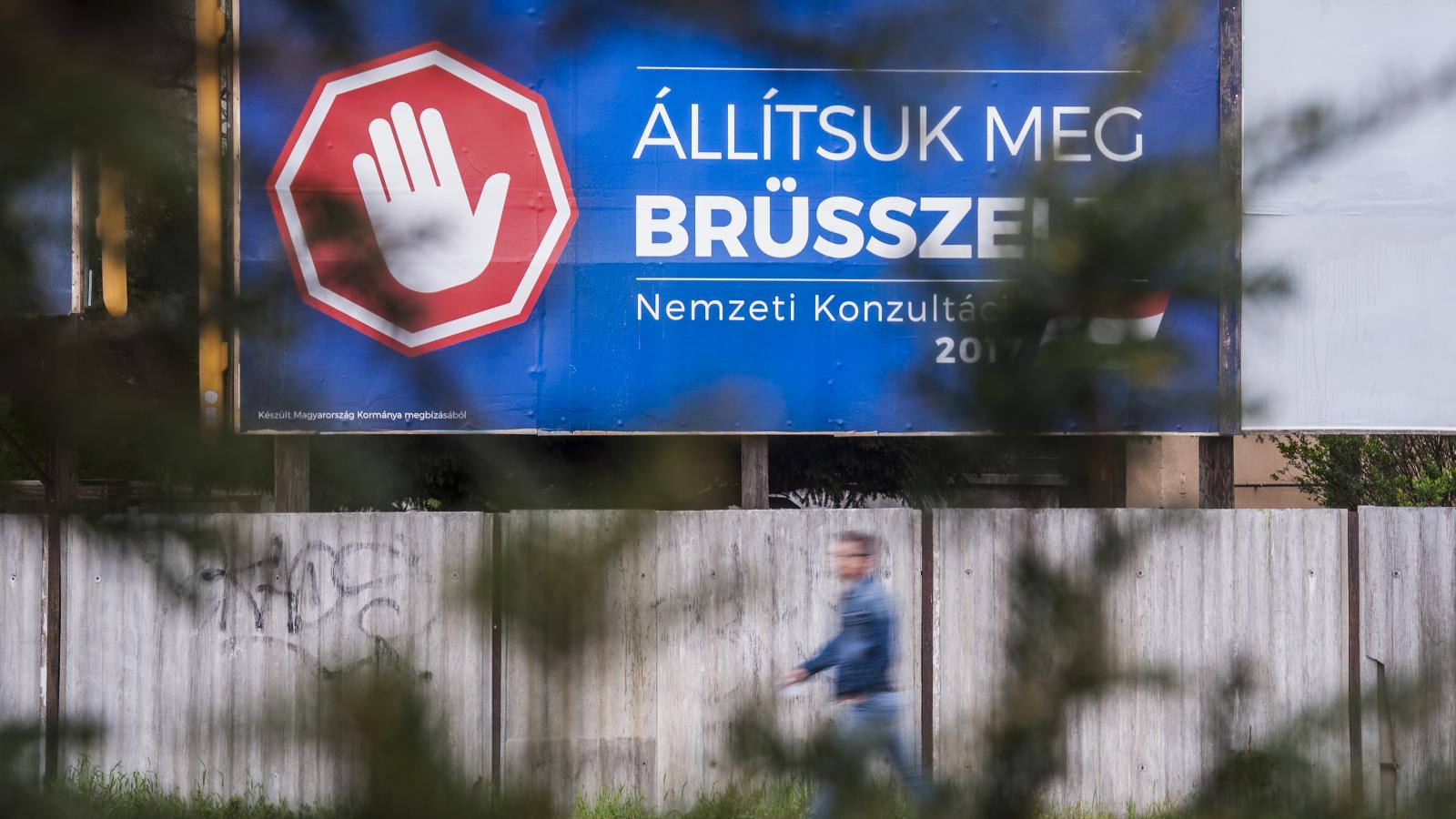 Az állásfoglalás-tervezet elítéli a kormány stratégiáját képező EU-ellenes kampányokat