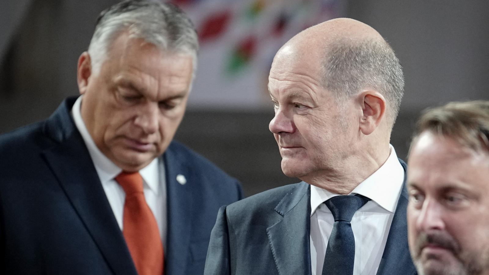 Orbán Viktor magyar miniszterelnök és Olaf Scholz német kancellár a 2022 október 7-i EU-csúcson