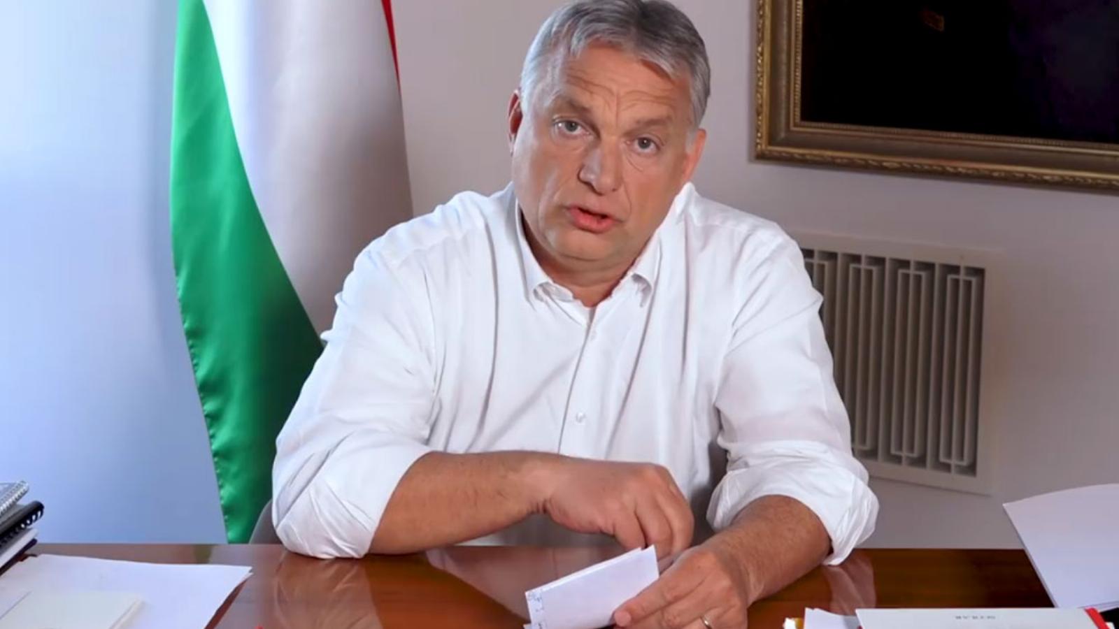 Orbán Viktor kormányfő a koronavírusról szóló információkat is a Facebookon közölte