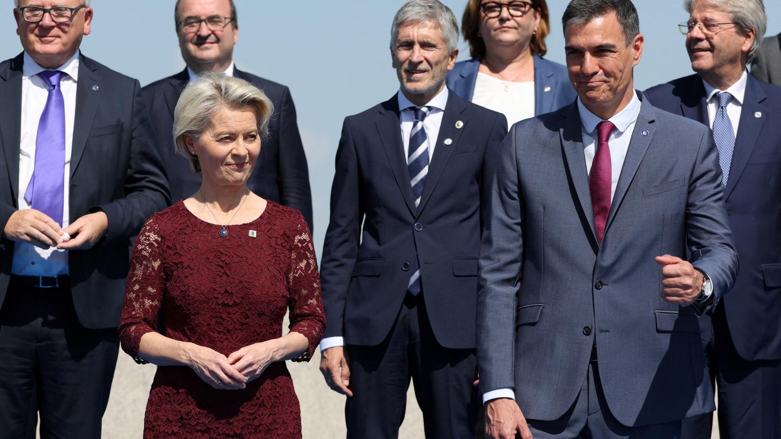 Pedro Sánchez az utóbbi hónapokban több vezető uniós politikussal is találkozott, köztük Ursula von der Leyen bizottsági elnökkel