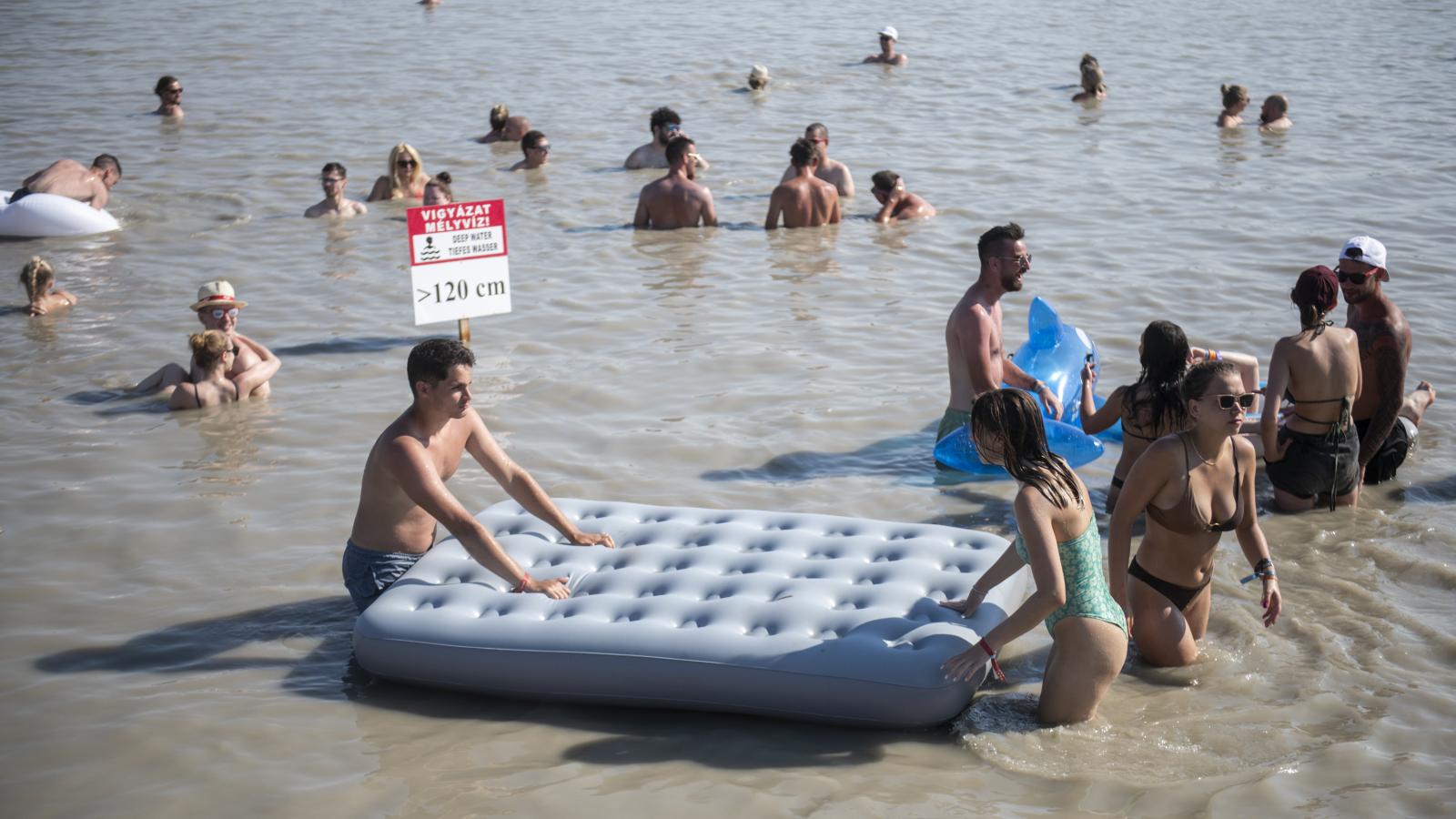 A magyarok 36 százalékának a belföldi pihenés „a Balaton”